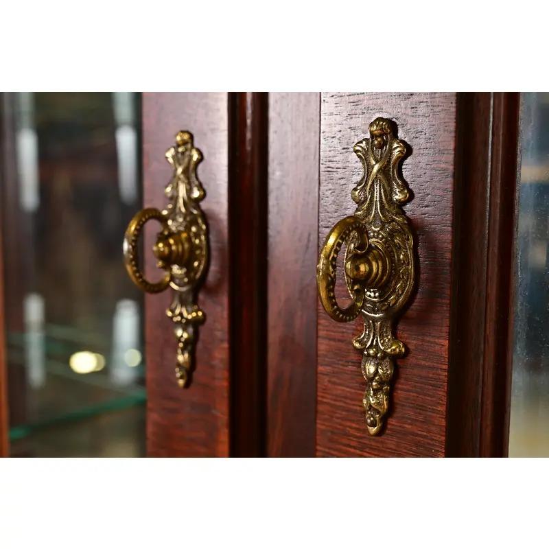 Georgian Carved Flame Mahogany Lighted Breakfront Bookcase Cabinet in vendita 1