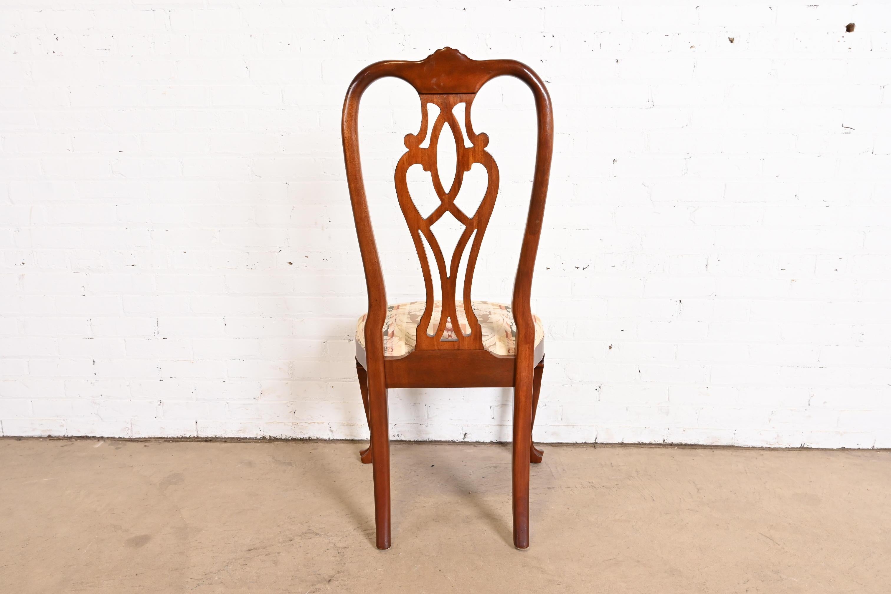 Georgian Carved Mahogany Dining Chairs, Set of Eight For Sale 4