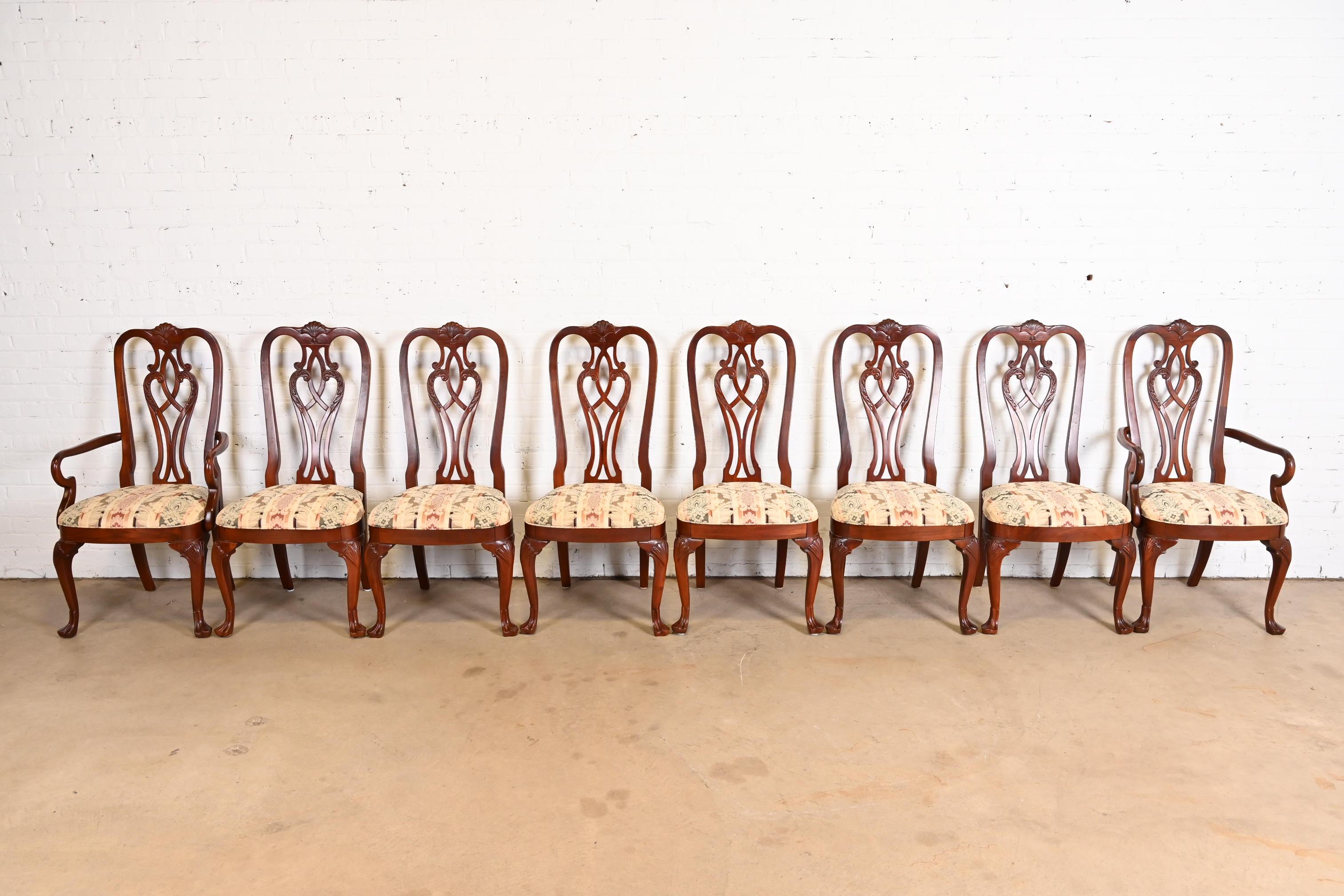A gorgeous set of eight Georgian or Chippendale style dining chairs

USA, Circa 1980s

Carved solid mahogany frames, with damask upholstered seats.

Measures:
Side chairs - 22