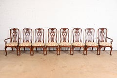 Juego de ocho sillas de comedor georgianas de caoba tallada