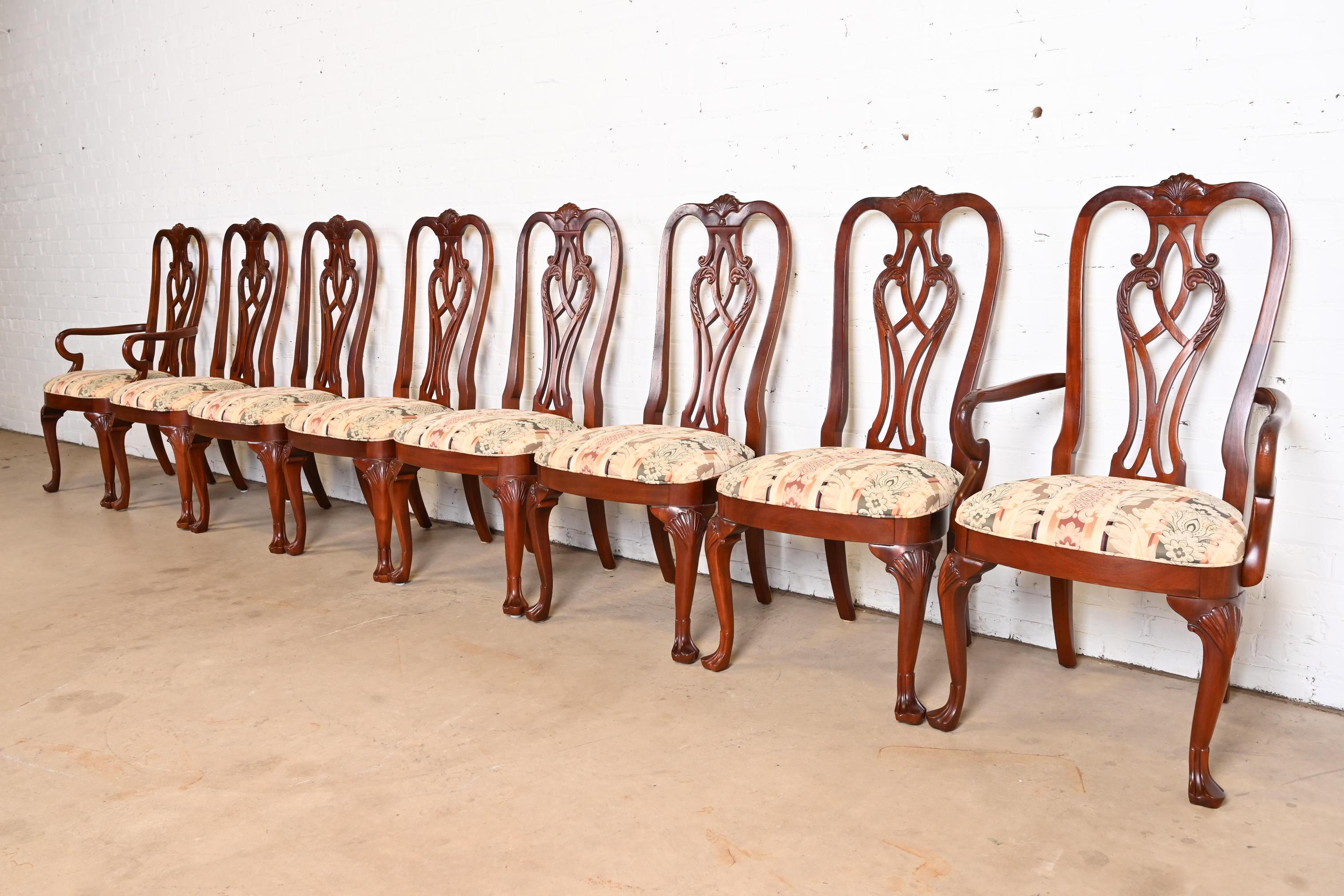 Georgian Carved Mahogany Dining Chairs, Set of Eight In Good Condition For Sale In South Bend, IN