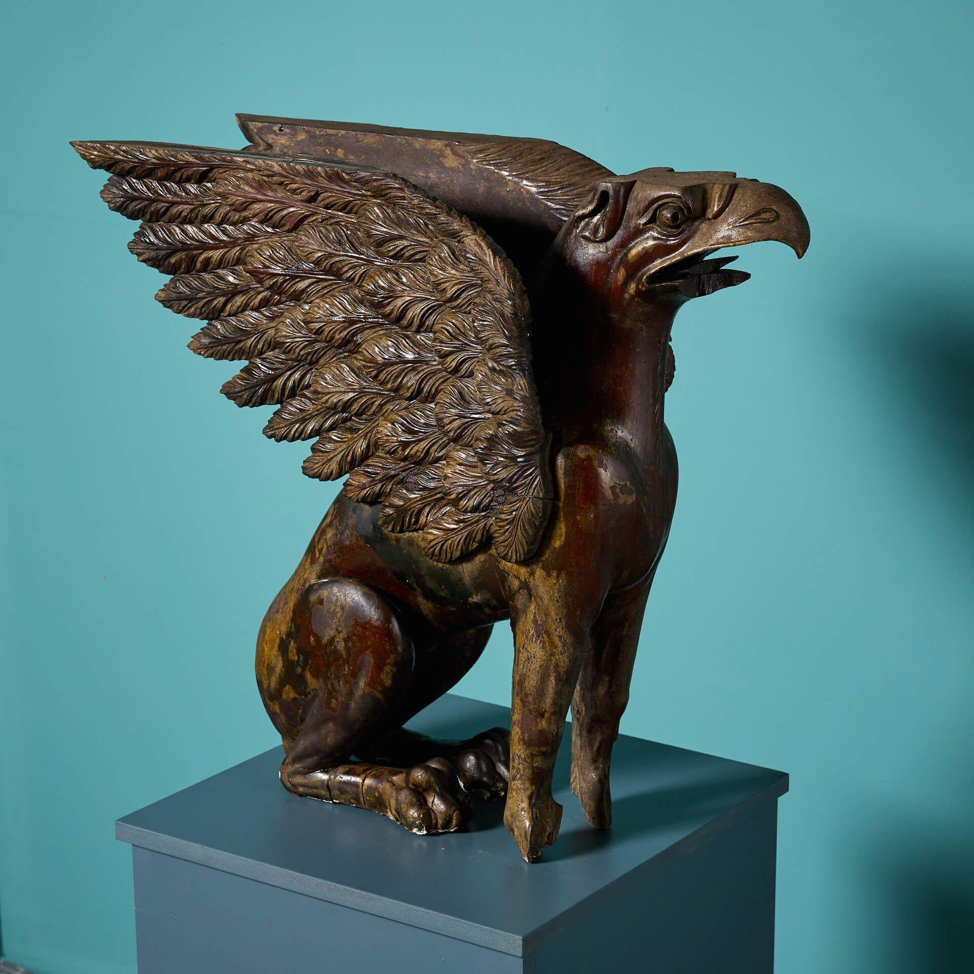 Georgianische geschnitzte Mahagoni Greifen Skulptur (Englisch) im Angebot