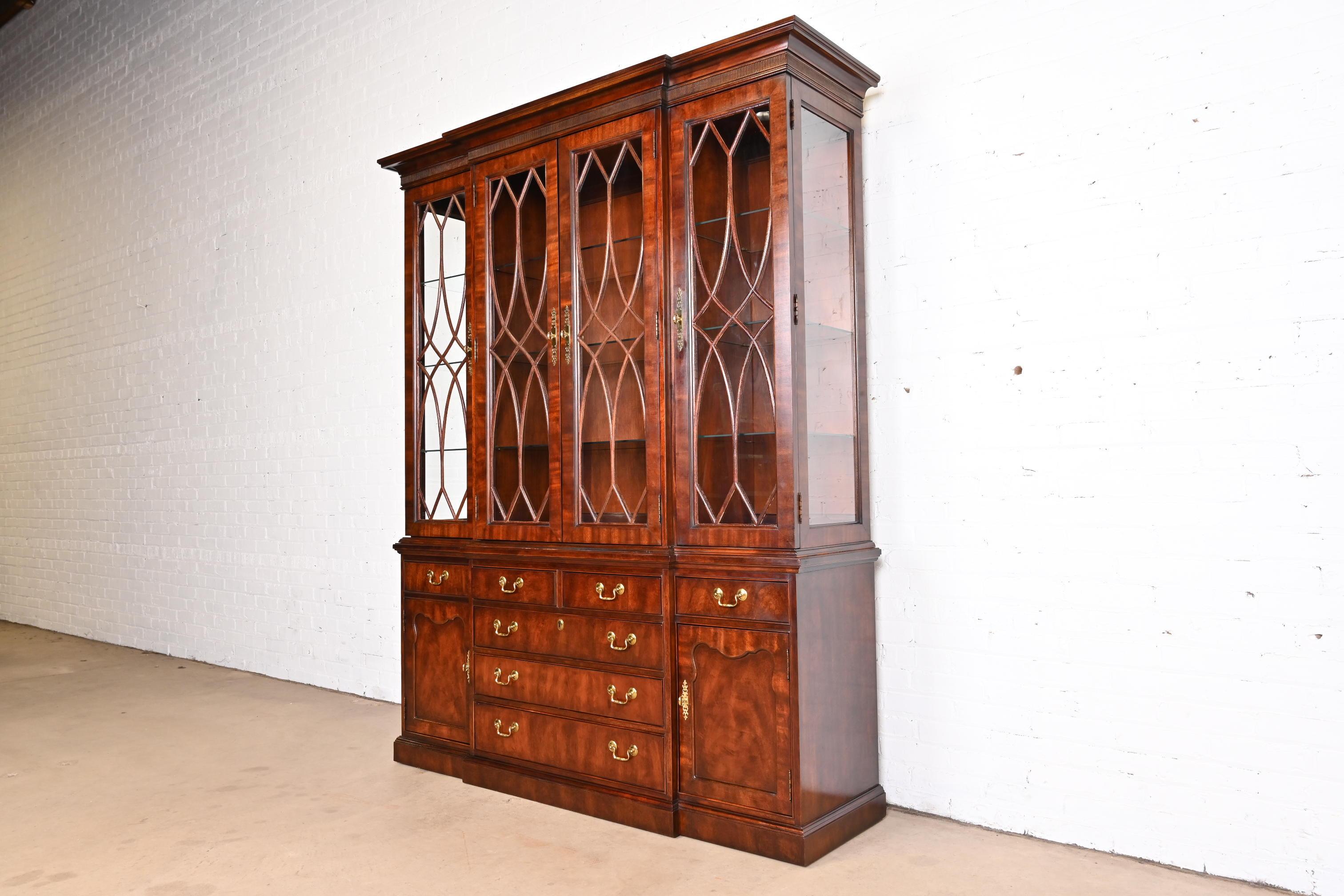 American Georgian Carved Mahogany Lighted Breakfront Bookcase Cabinet by Thomasville For Sale