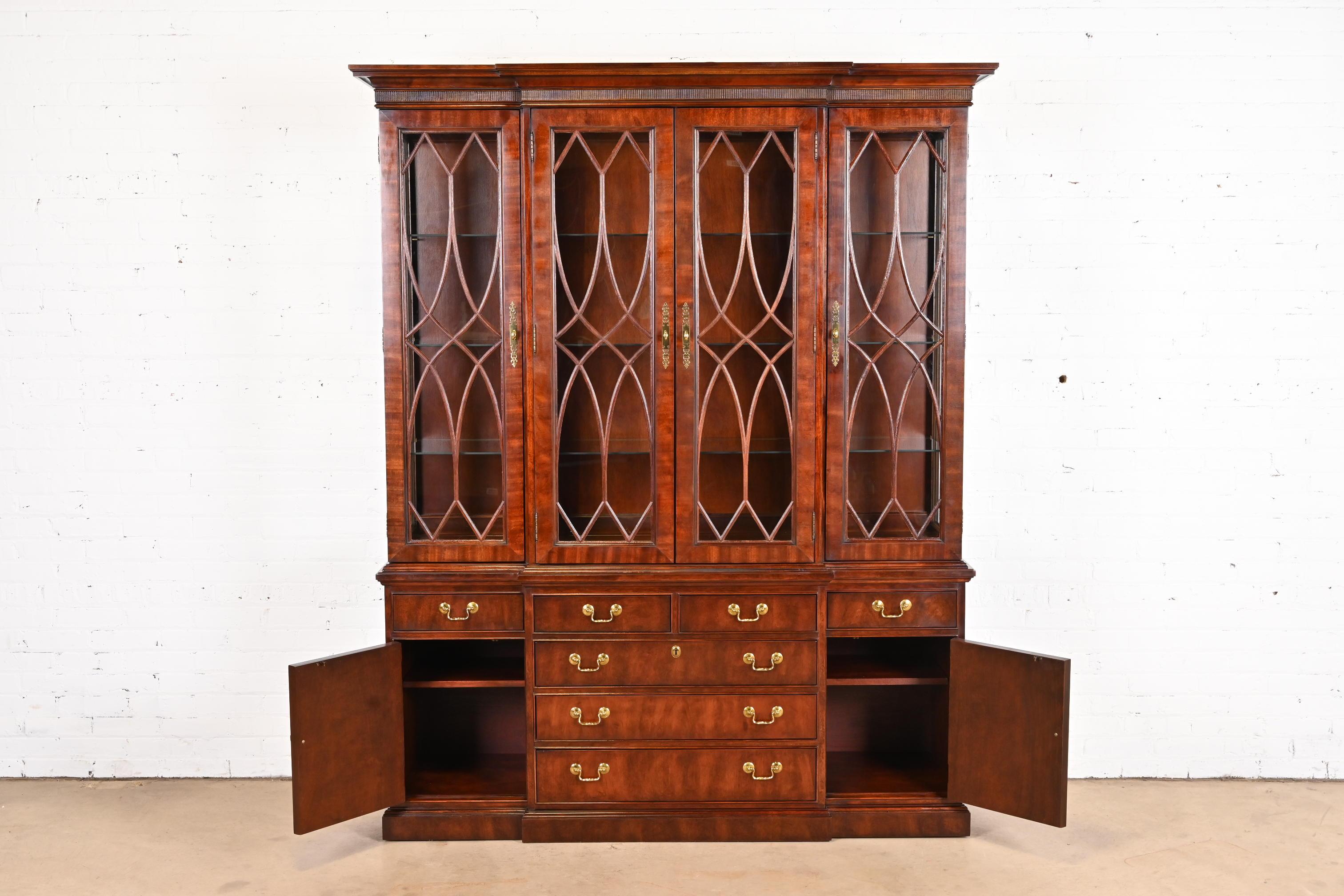 Georgian Carved Mahogany Lighted Breakfront Bookcase Cabinet by Thomasville 1