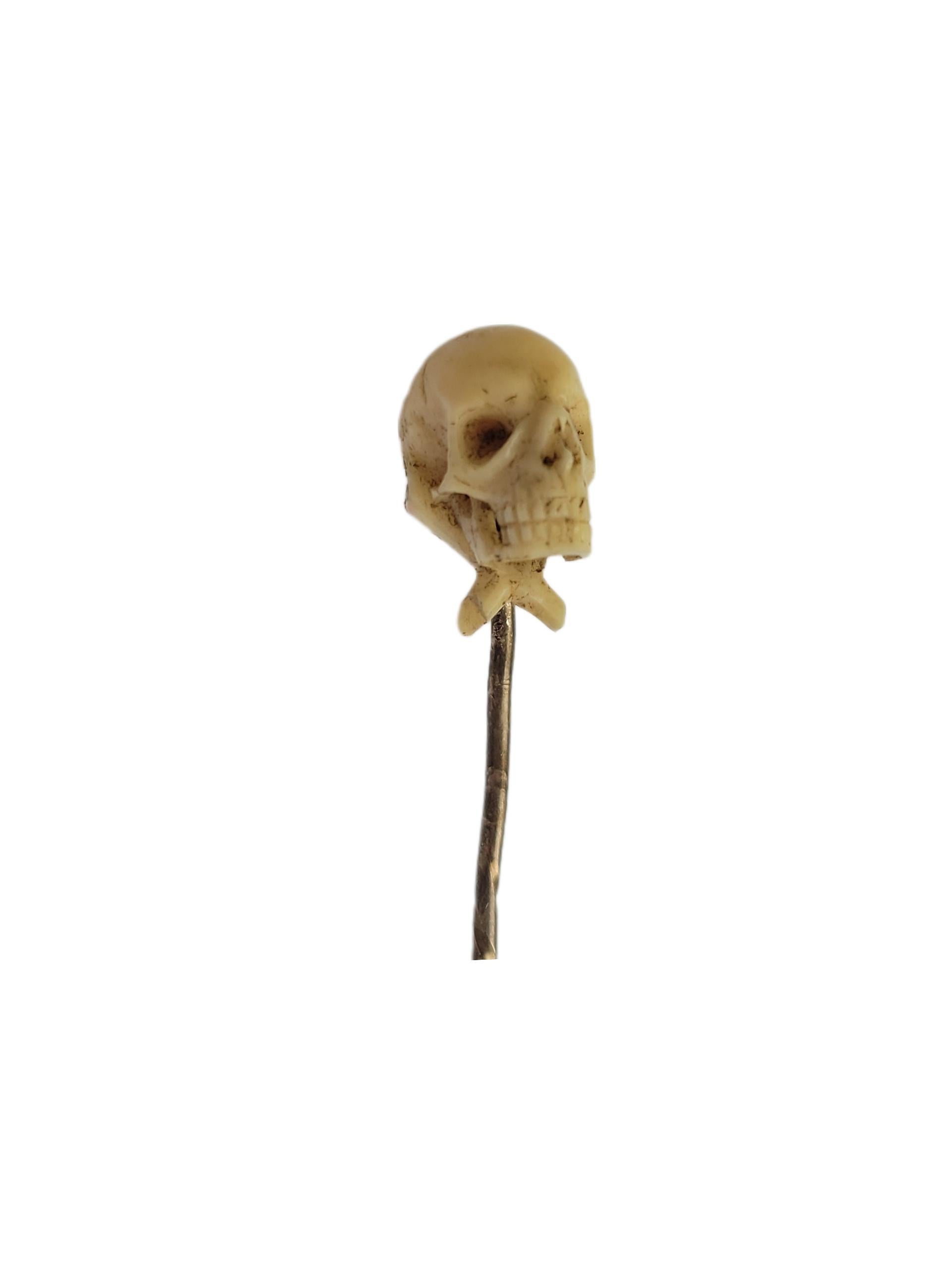 Georgian Carved Memento Mori Skull Stick Pin For Sale 1