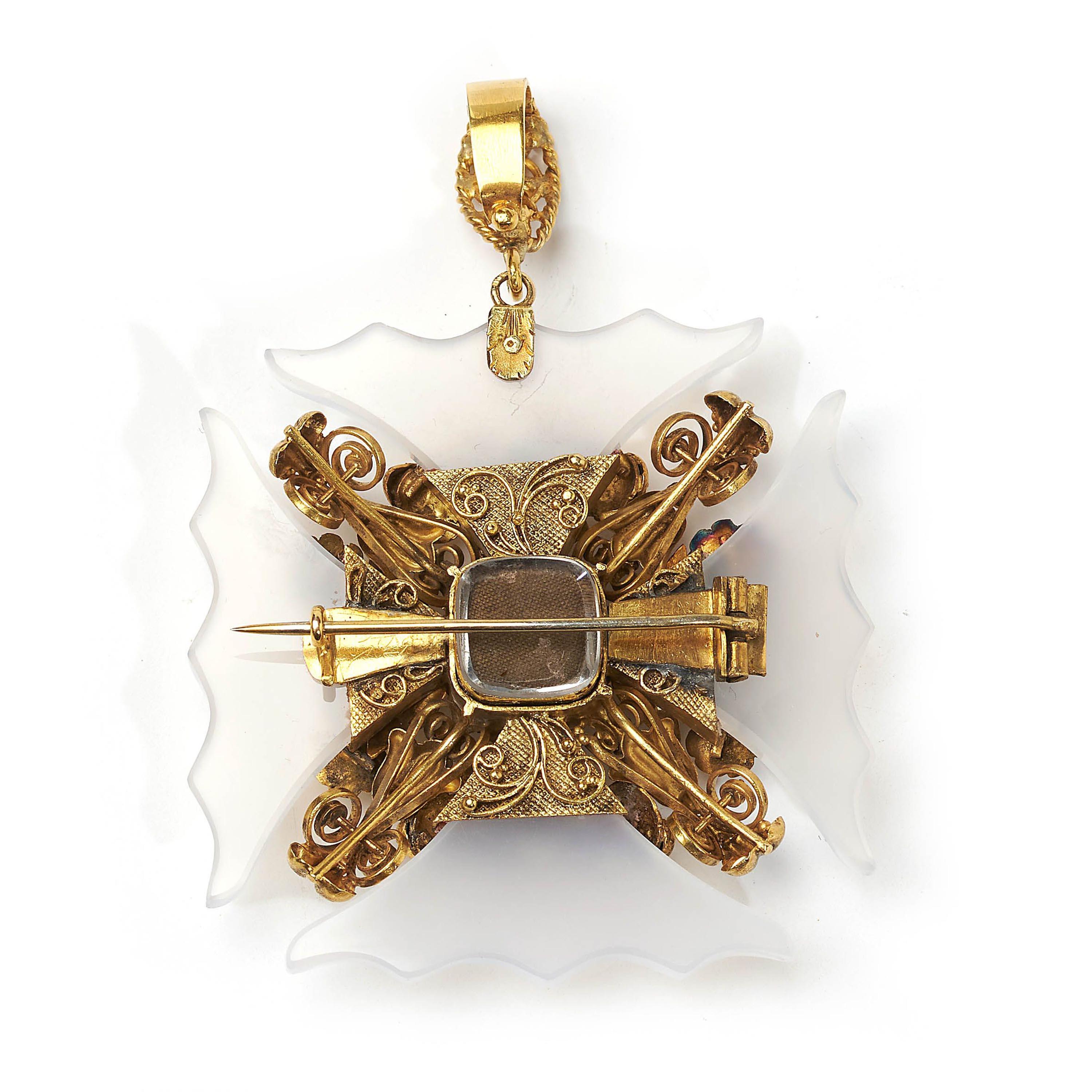 Taglio cuscino antico Ciondolo a croce georgiano in calcedonio, ametista, perla, argento e oro, 1790 in vendita