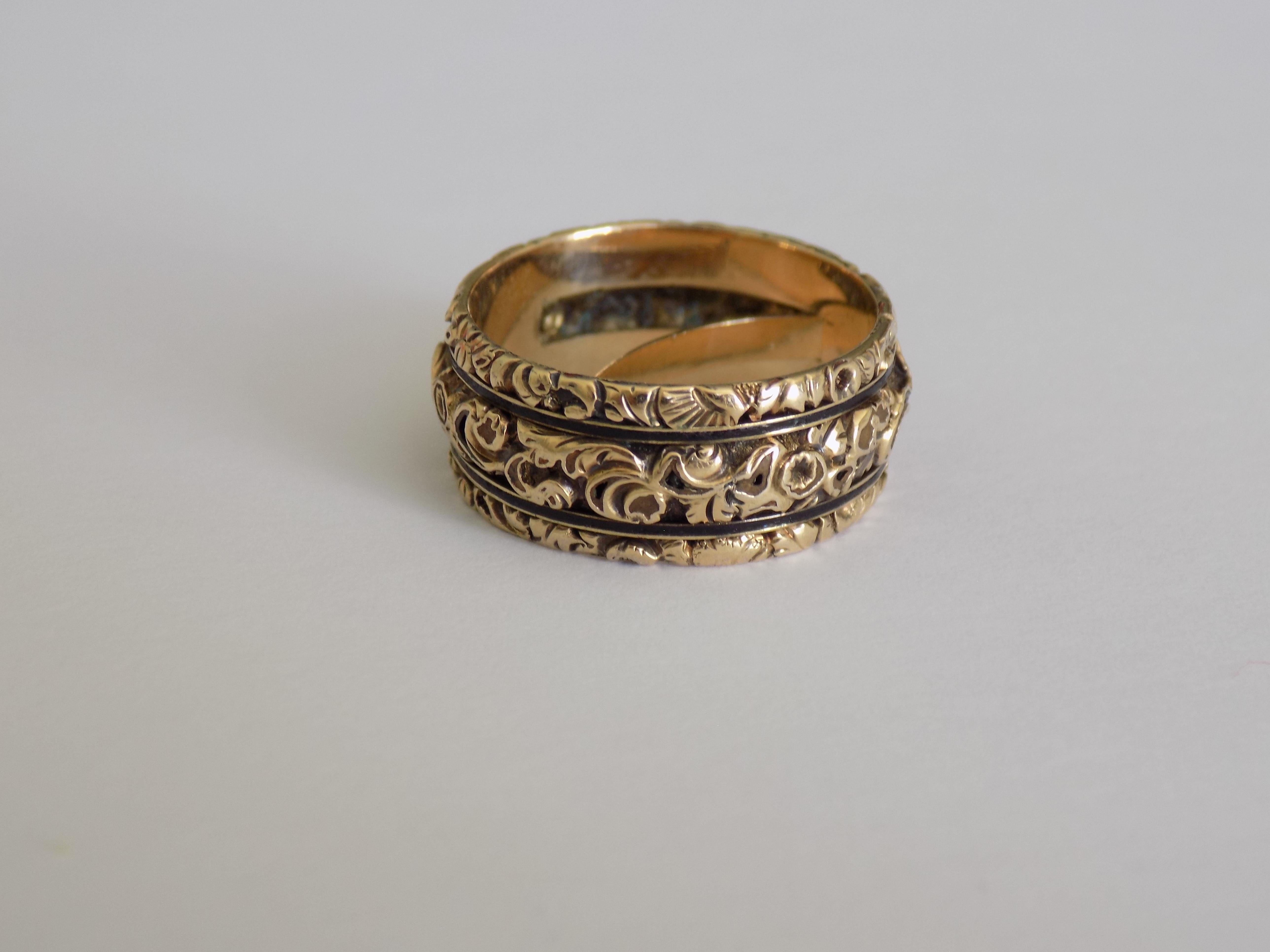 Georgianischer 18 Karat Gold Medaillon-Ring mit Kette im Zustand „Gut“ im Angebot in Boston, Lincolnshire