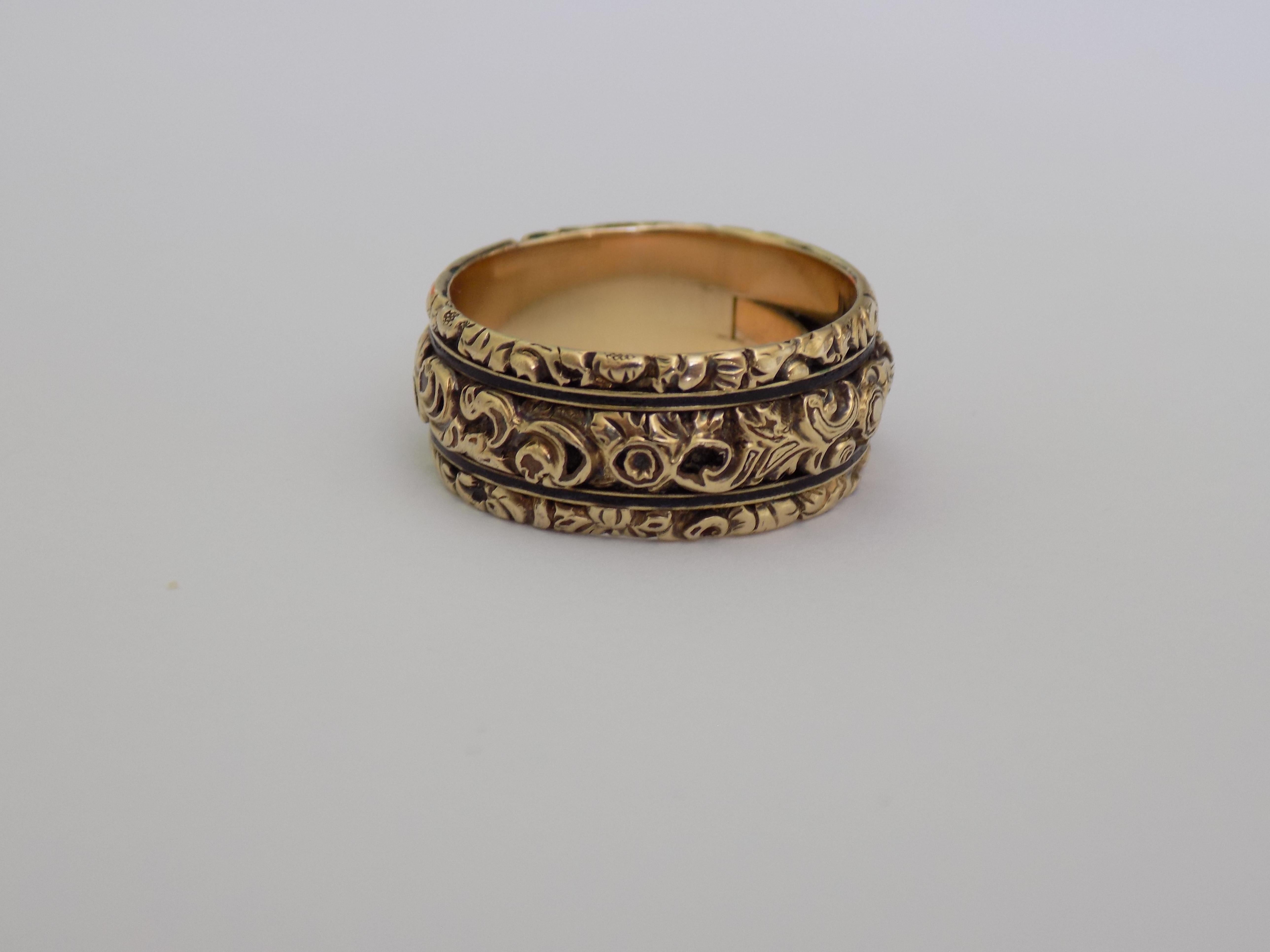 Georgianischer 18 Karat Gold Medaillon-Ring mit Kette im Angebot 1