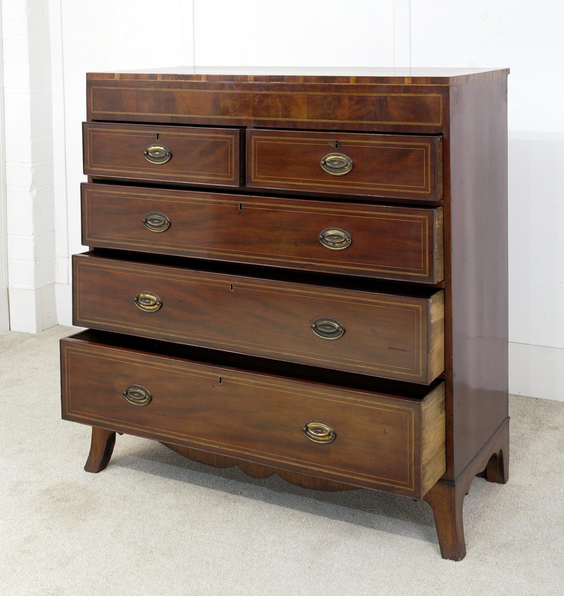 Georgian Chest Drawers Mahogany Satinwood Banding 1820 In Good Condition For Sale In Potters Bar, GB