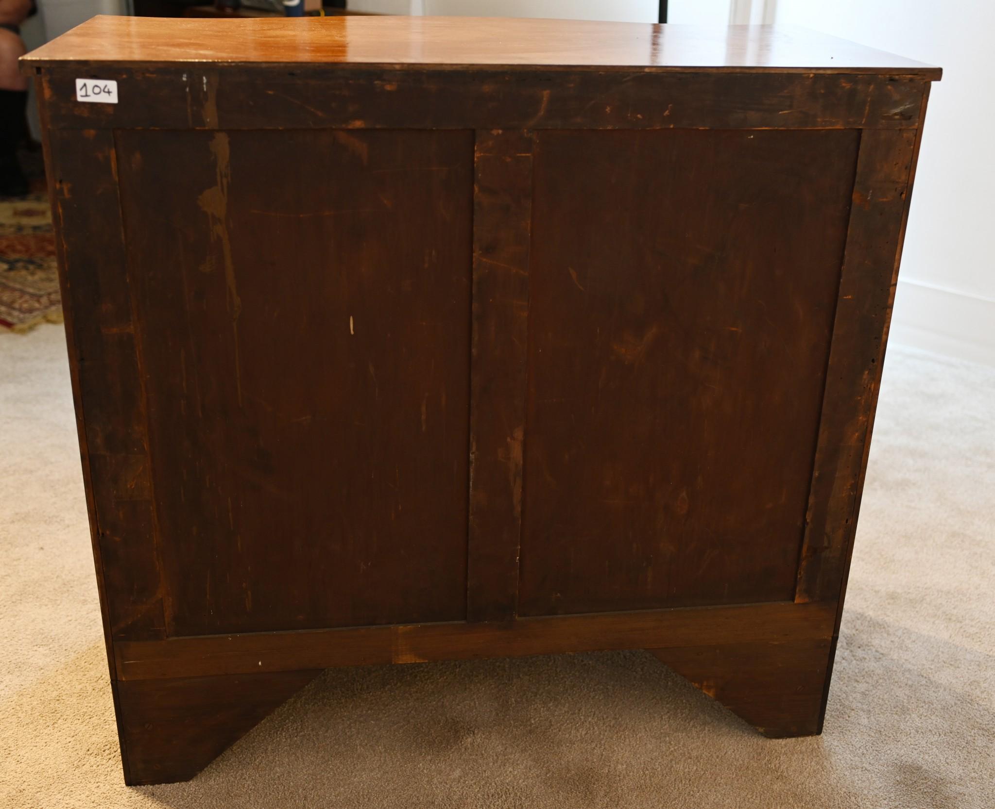 You are viewing a gorgeous Georgian bow front chest of drawers in mahogany
Circa 1820 on this period antique chest
Four drawers so ample storage
Curved bow front a nice design features
Mahogany is in great shape with lovely patina
Clean and elegant