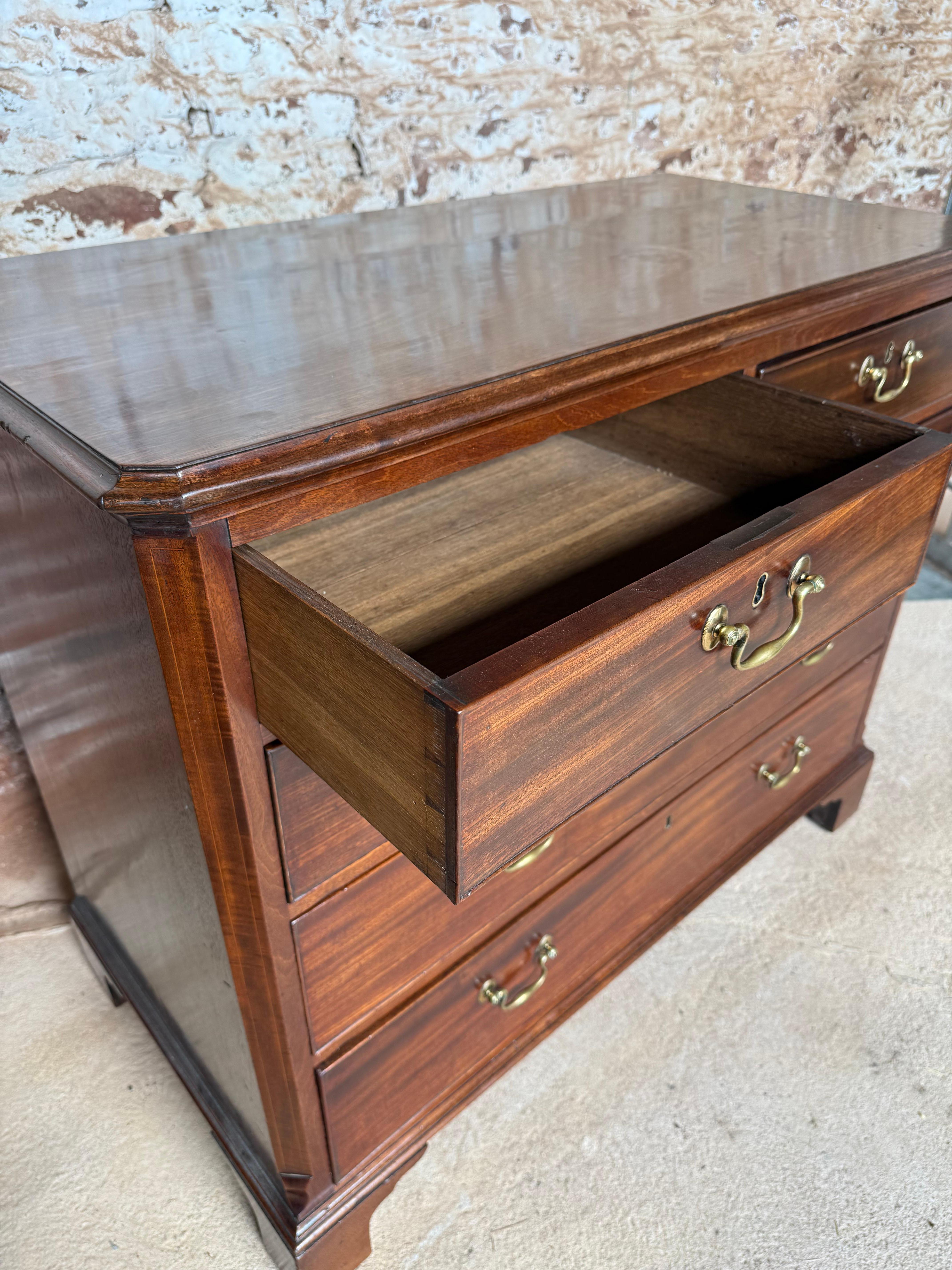 Georgian chest of drawers 4