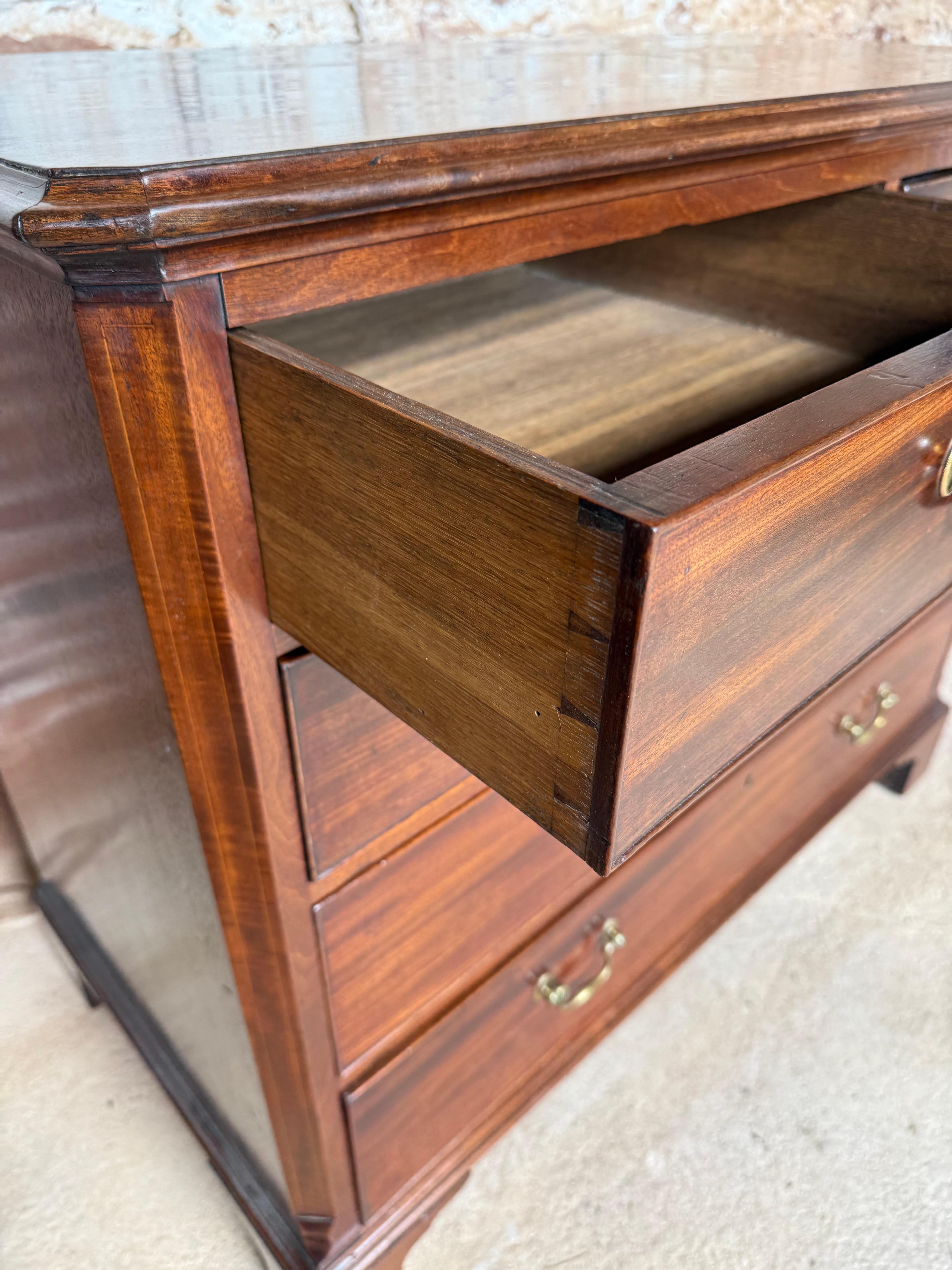 Georgian chest of drawers 3
