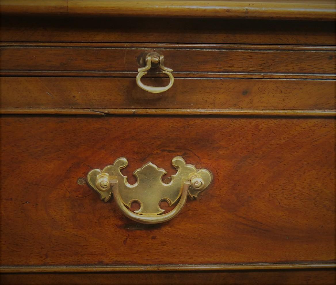 Georgian Chest of Drawers with Brushing Slide 1