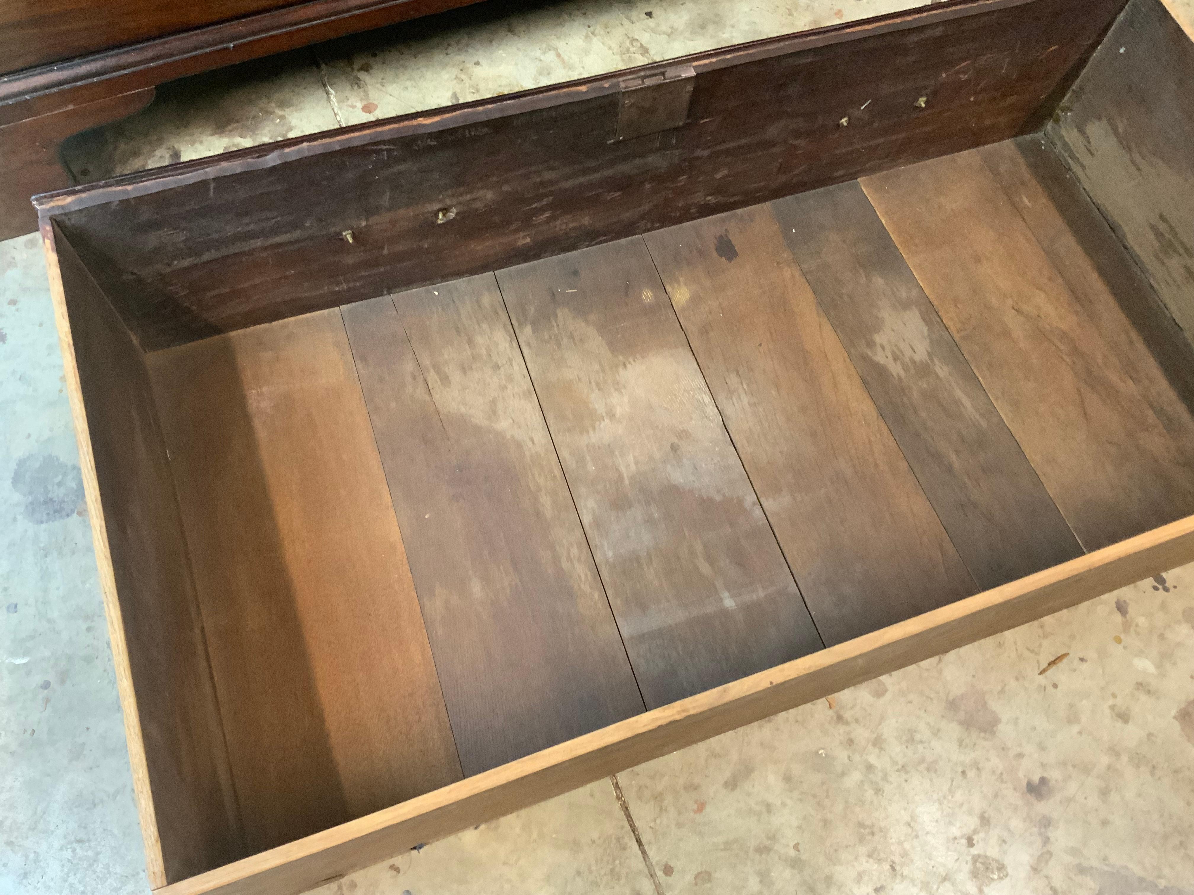 XVIII secolo Cassapanca georgiana su cassapanca in vendita