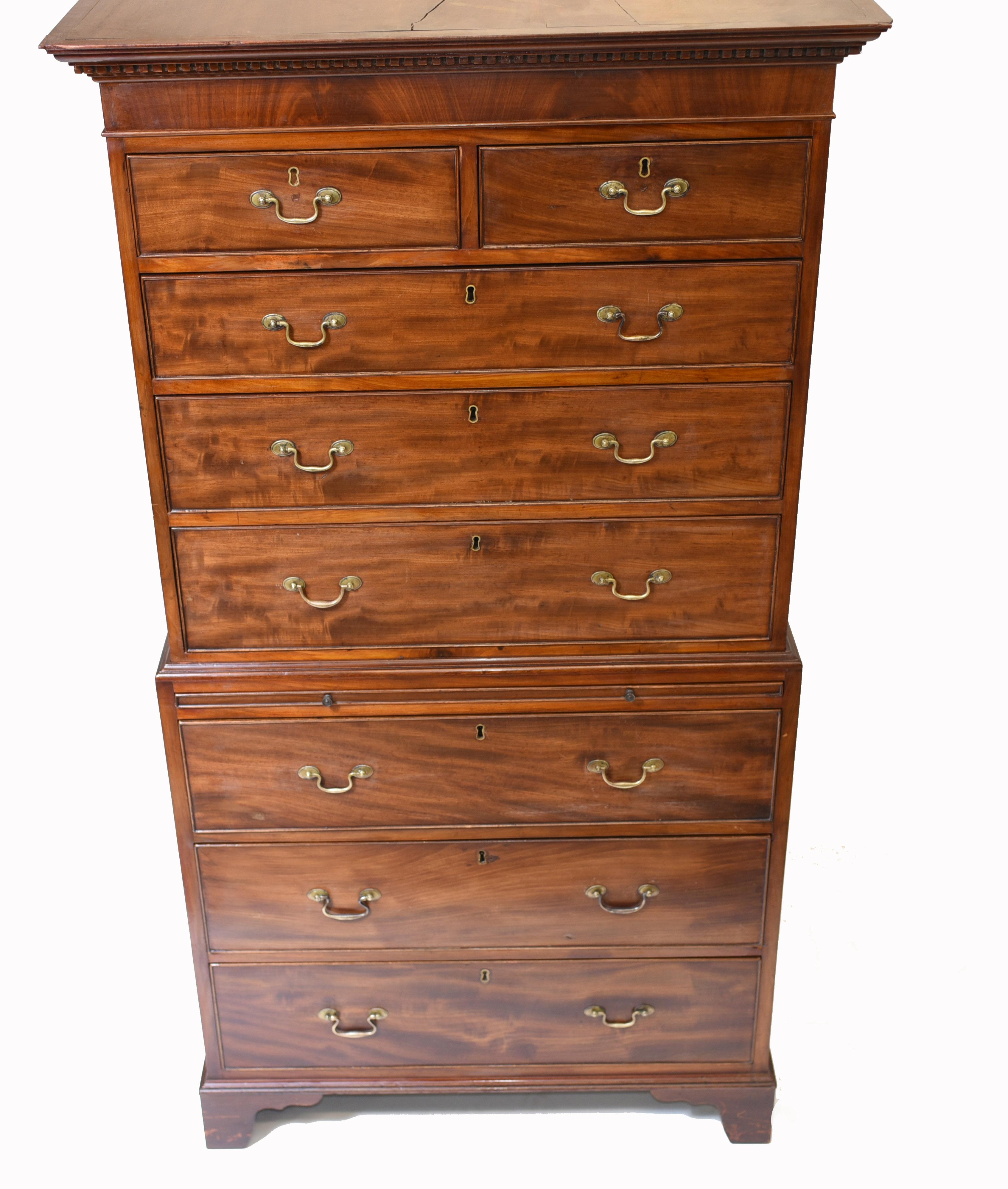 Wonderful Georgian chest on chest in mahogany
Clean and minimal design classic Georgian aesthetic
Will work well in modern interiors
Lots of storate with eight drawers
We date this to circa 1820
Viewings available by appointment
Offered in