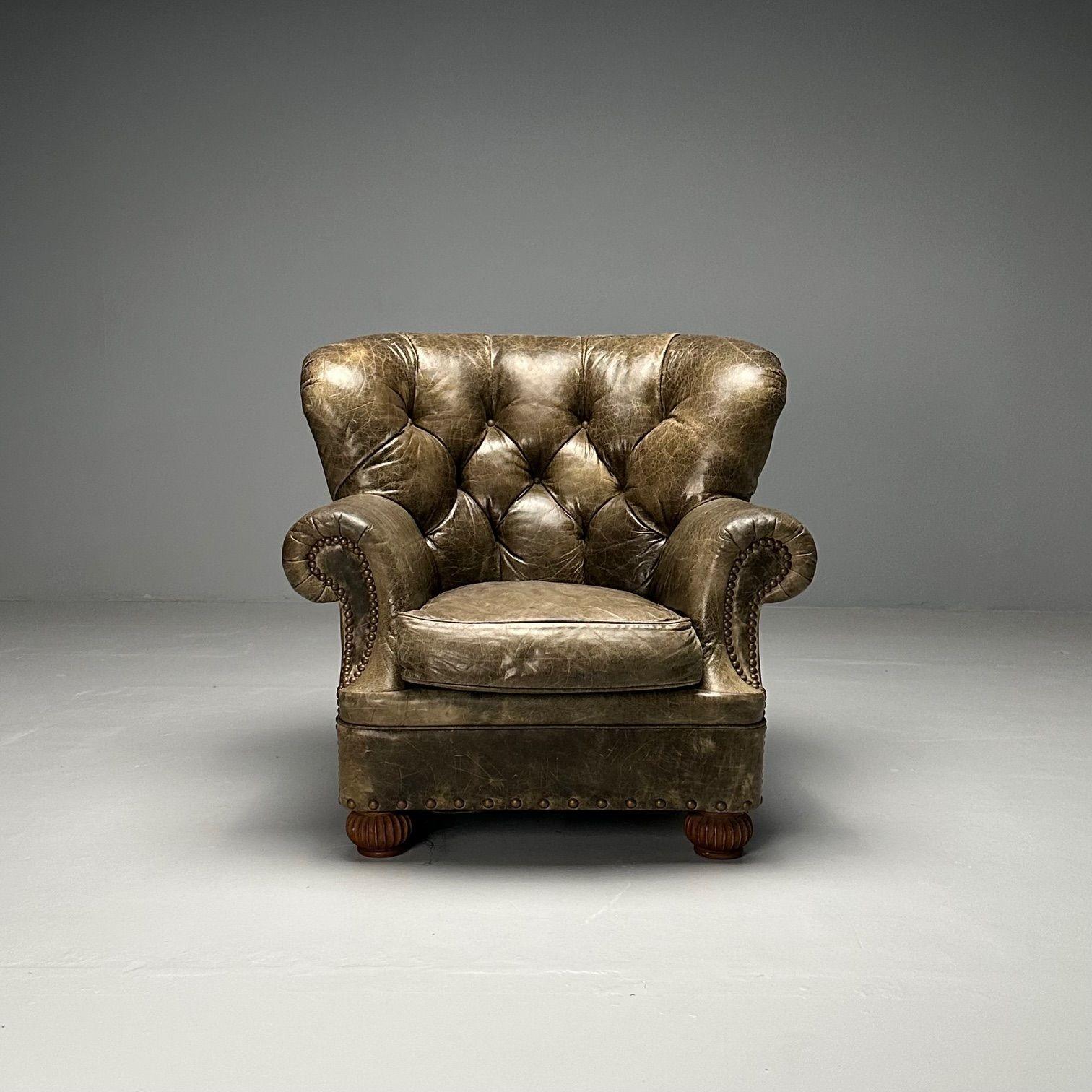 Chaise longue surdimensionnée géorgienne, Chesterfield, cuir vert touffeté Abîmé - En vente à Manhasset, NY