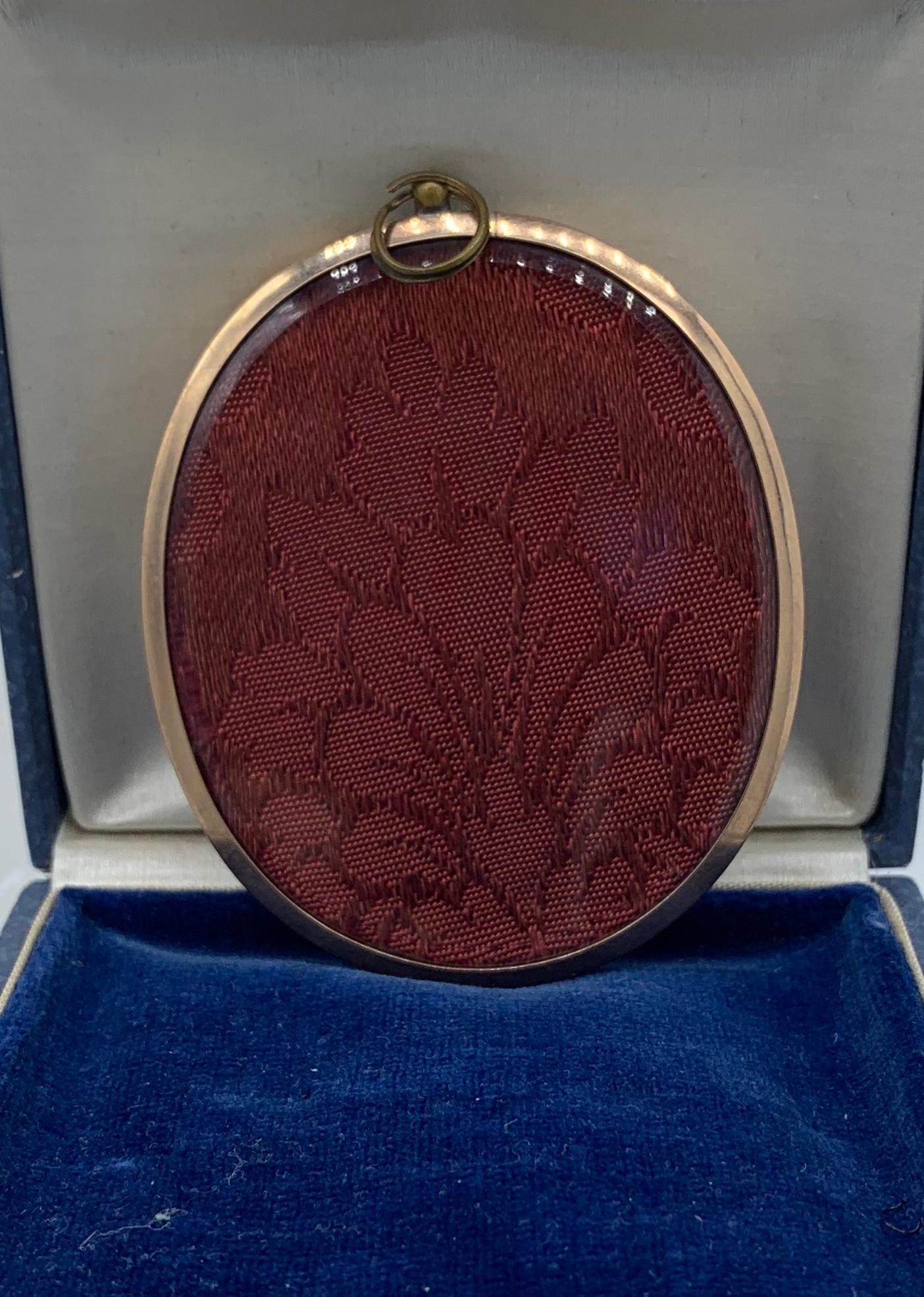 Colgante de medallón georgiano en forma de flor Child Gold Portrait Miniature Necklace Georgiano en venta