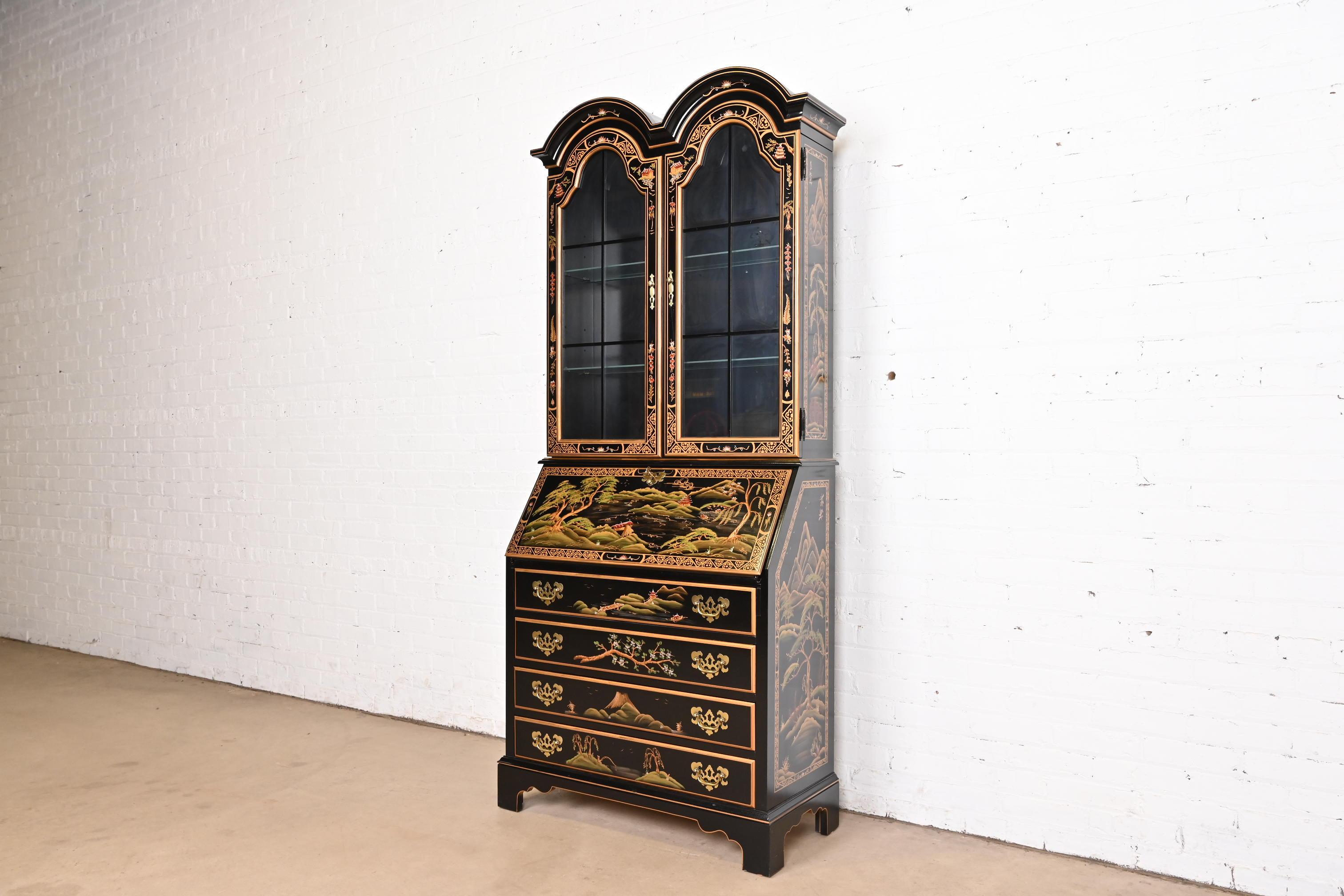 Ein außergewöhnliches georgianisches Hollywood Regency Büro im Chinoiserie-Stil mit Sekretär und beleuchtetem Bücherregal

Nach dem Vorbild von Baker Furniture

Von Jasper Cabinet Co.

USA, ca. 1980er Jahre

Schwarz lackiertes Nussbaumholz, mit