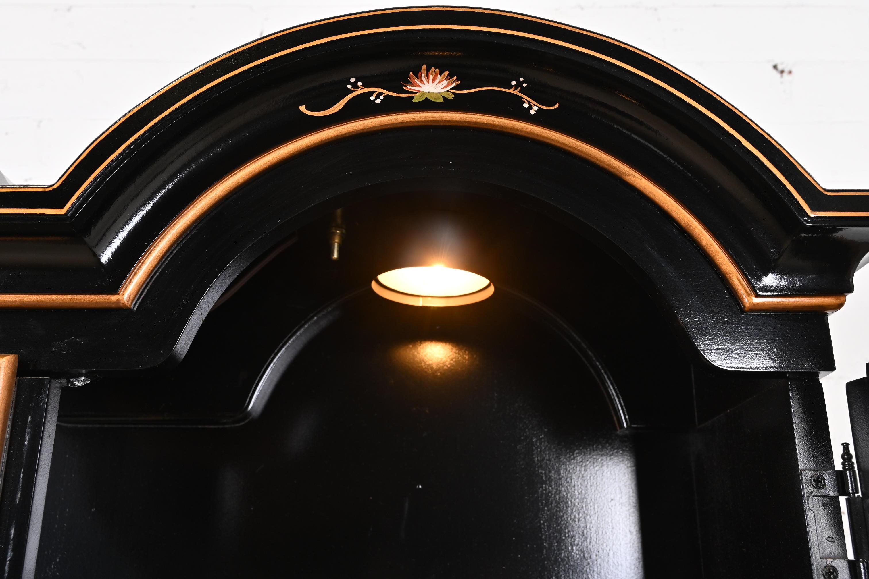 Georgianischer Chinoiserie-Schreibtisch mit schwarzem Lack und handgemalter Tropfenfront im Angebot 3