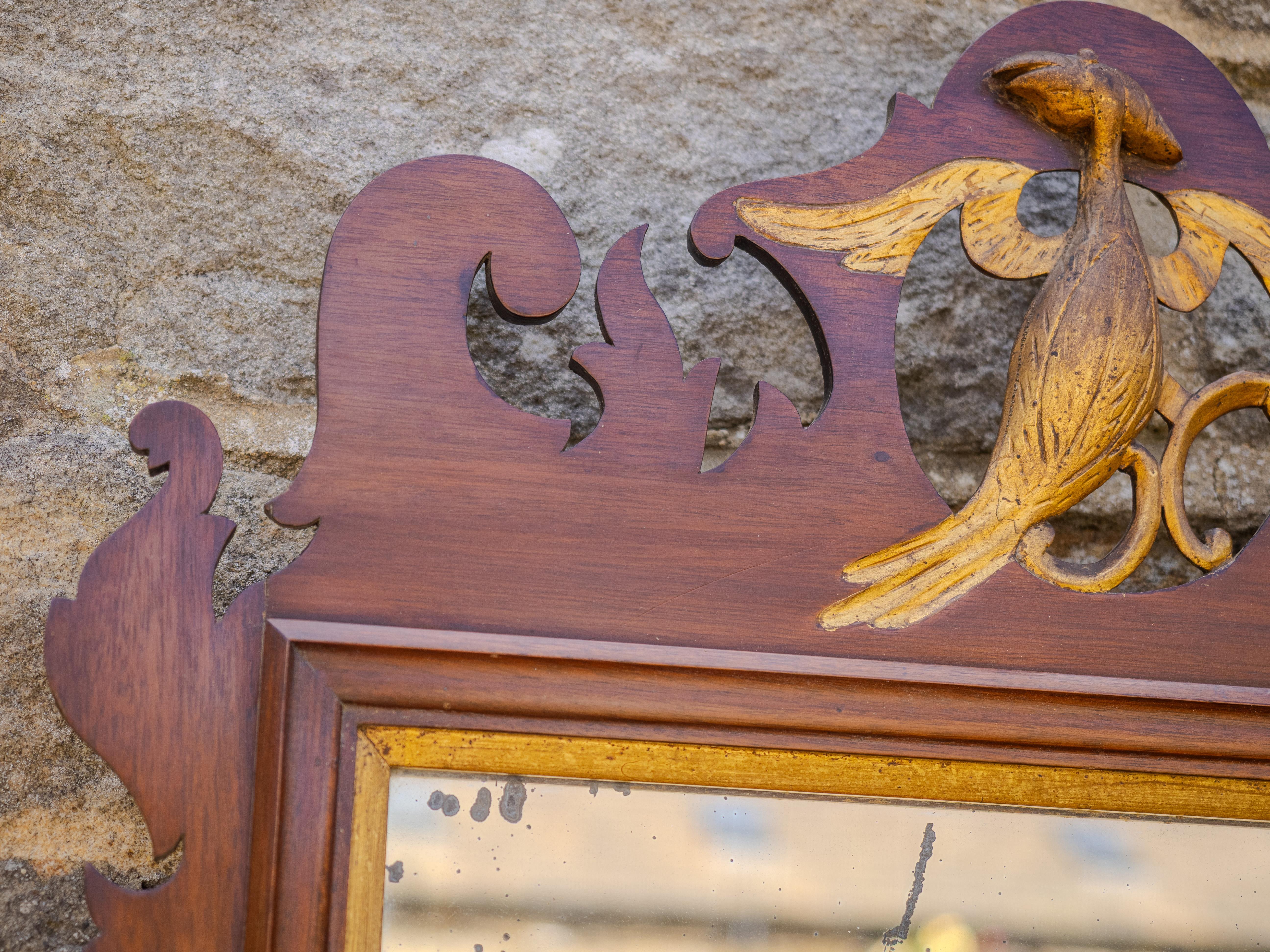 Mogano Specchio da parete georgiano Chippendale in mogano dorato con traforo a forma di uccello Hoho in vendita