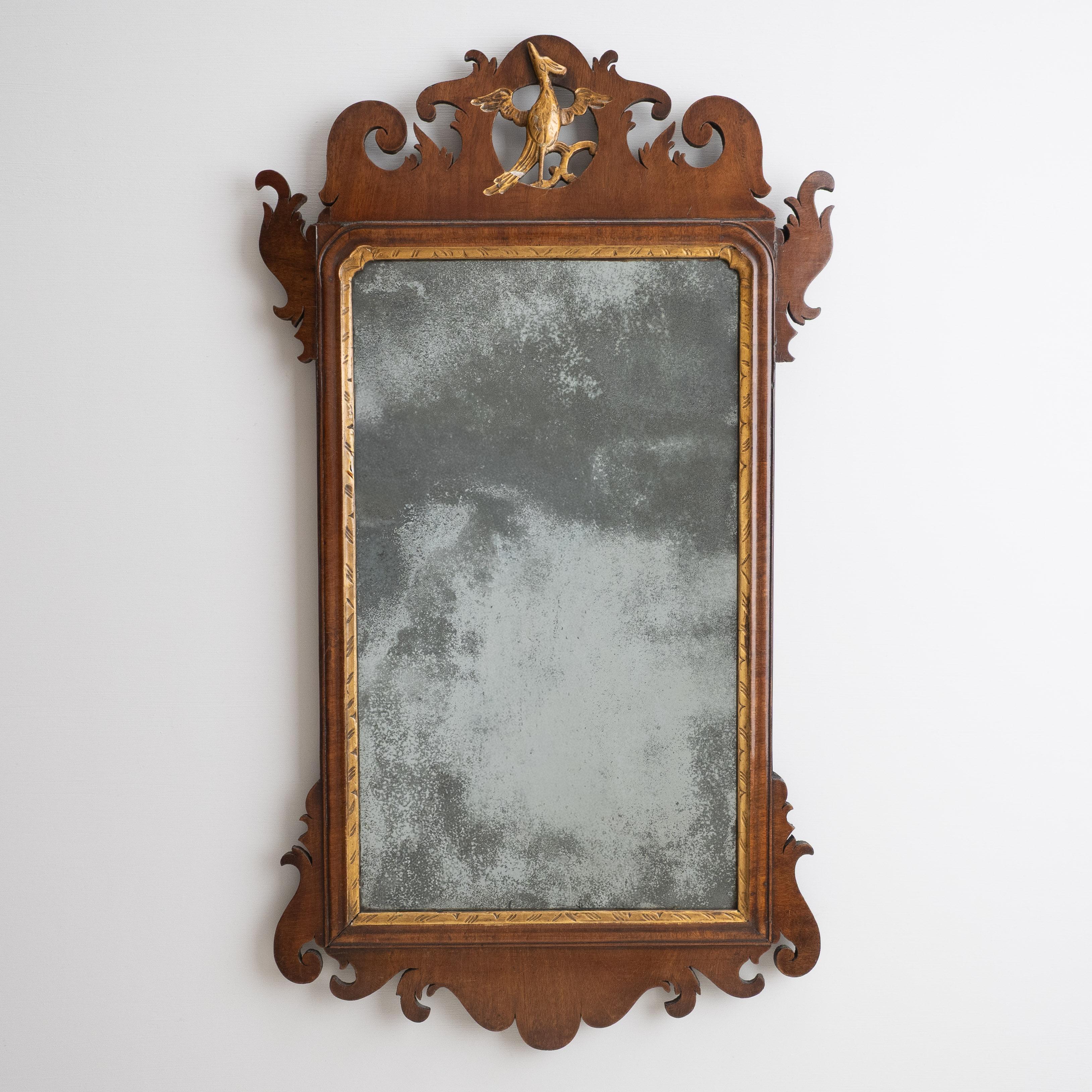 Rococò Specchio da parete Chippendale georgiano in mogano con traforo e uccello Ho-Ho dorato, 1760 ca. in vendita