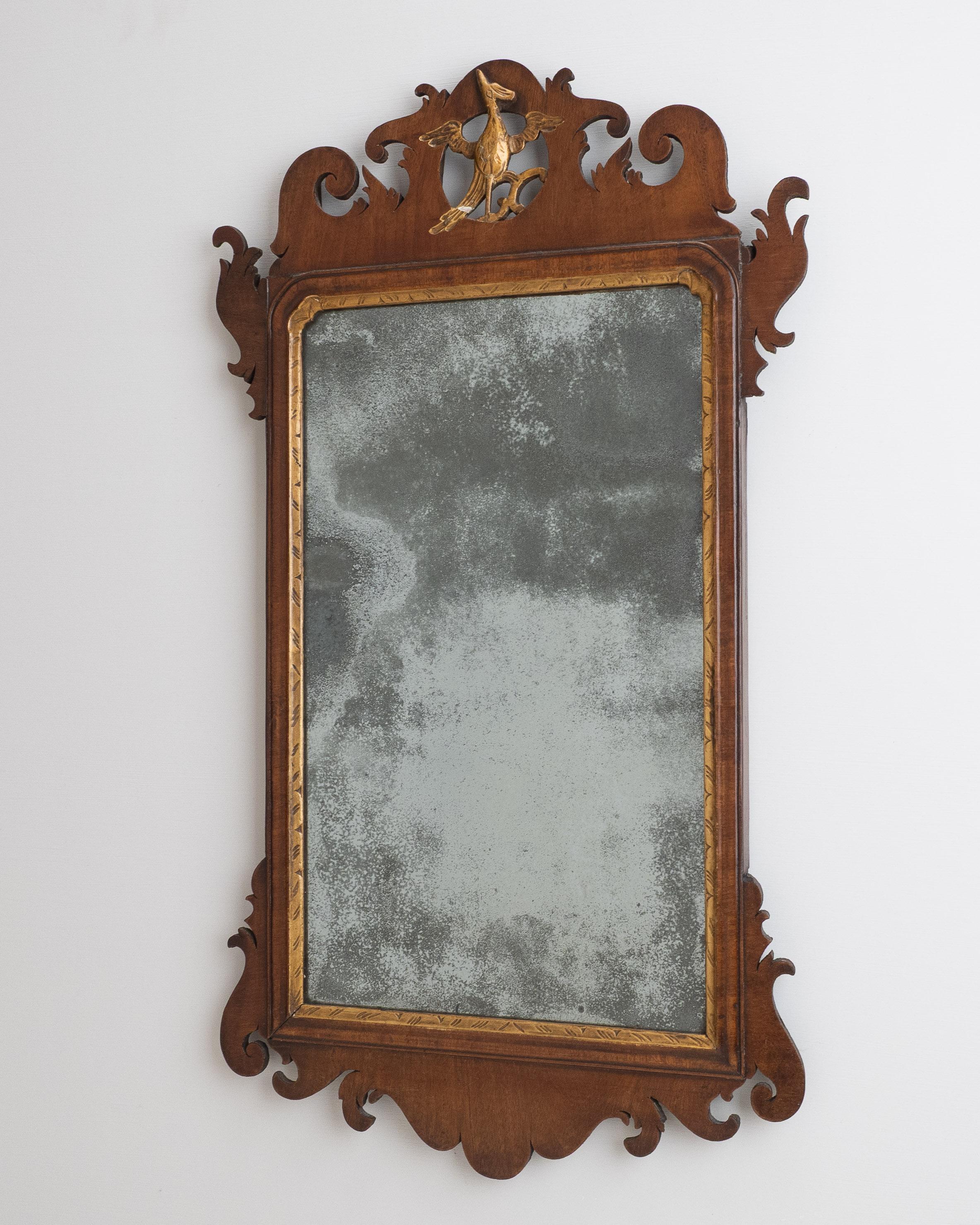 Inglese Specchio da parete Chippendale georgiano in mogano con traforo e uccello Ho-Ho dorato, 1760 ca. in vendita