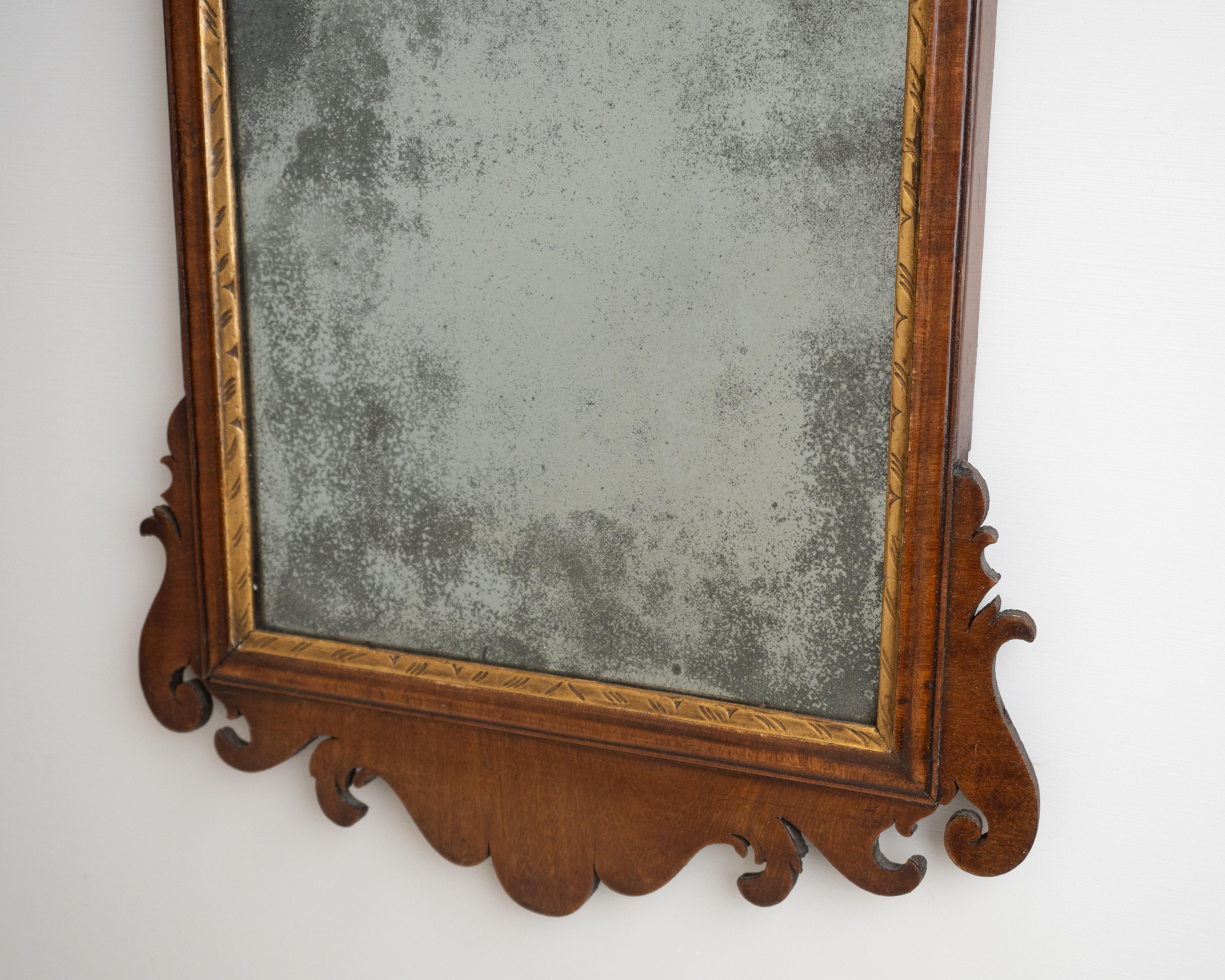 Specchio da parete Chippendale georgiano in mogano con traforo e uccello Ho-Ho dorato, 1760 ca. In condizioni buone in vendita a Leeds, GB