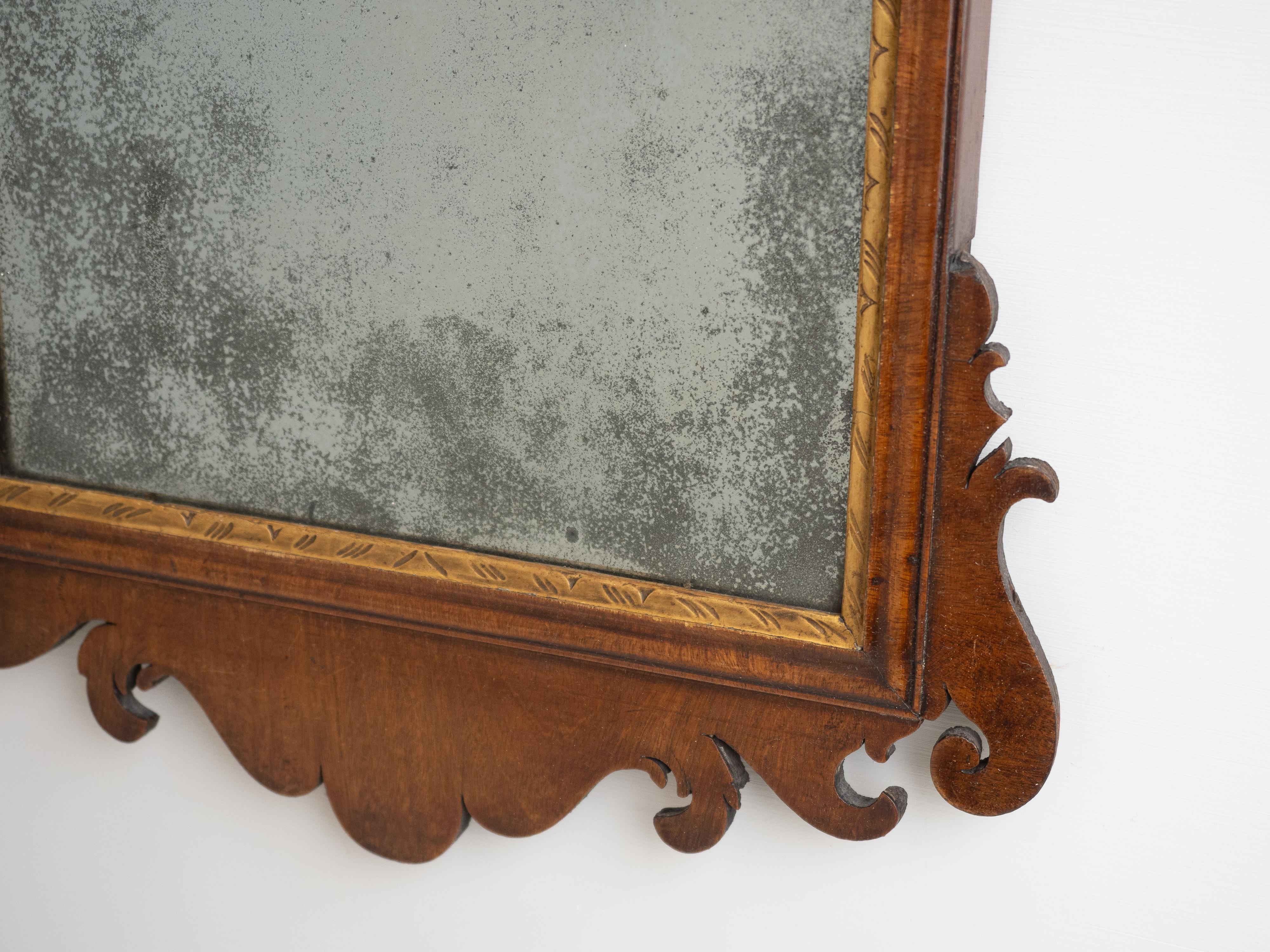 Mogano Specchio da parete Chippendale georgiano in mogano con traforo e uccello Ho-Ho dorato, 1760 ca. in vendita