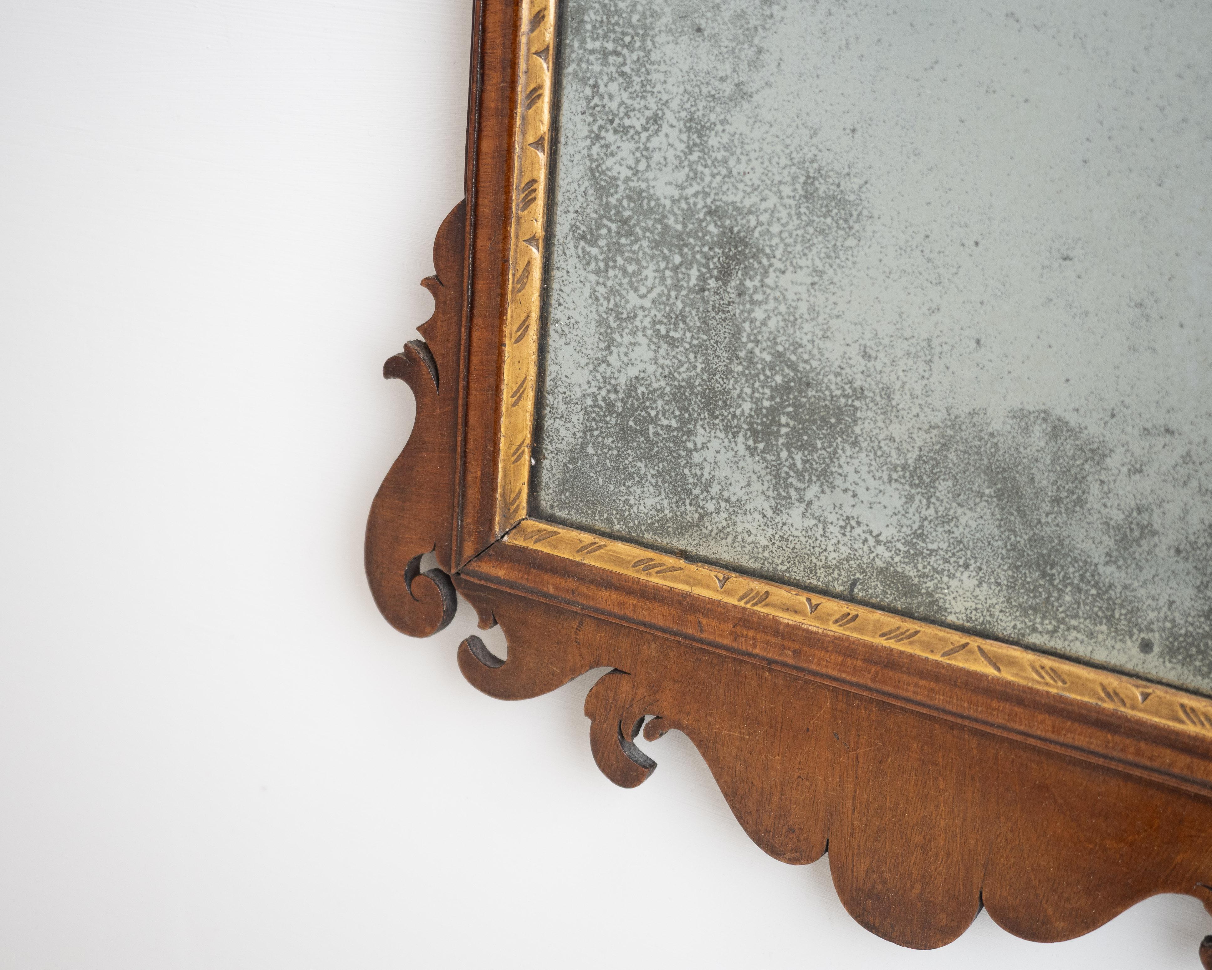 Specchio da parete Chippendale georgiano in mogano con traforo e uccello Ho-Ho dorato, 1760 ca. in vendita 1