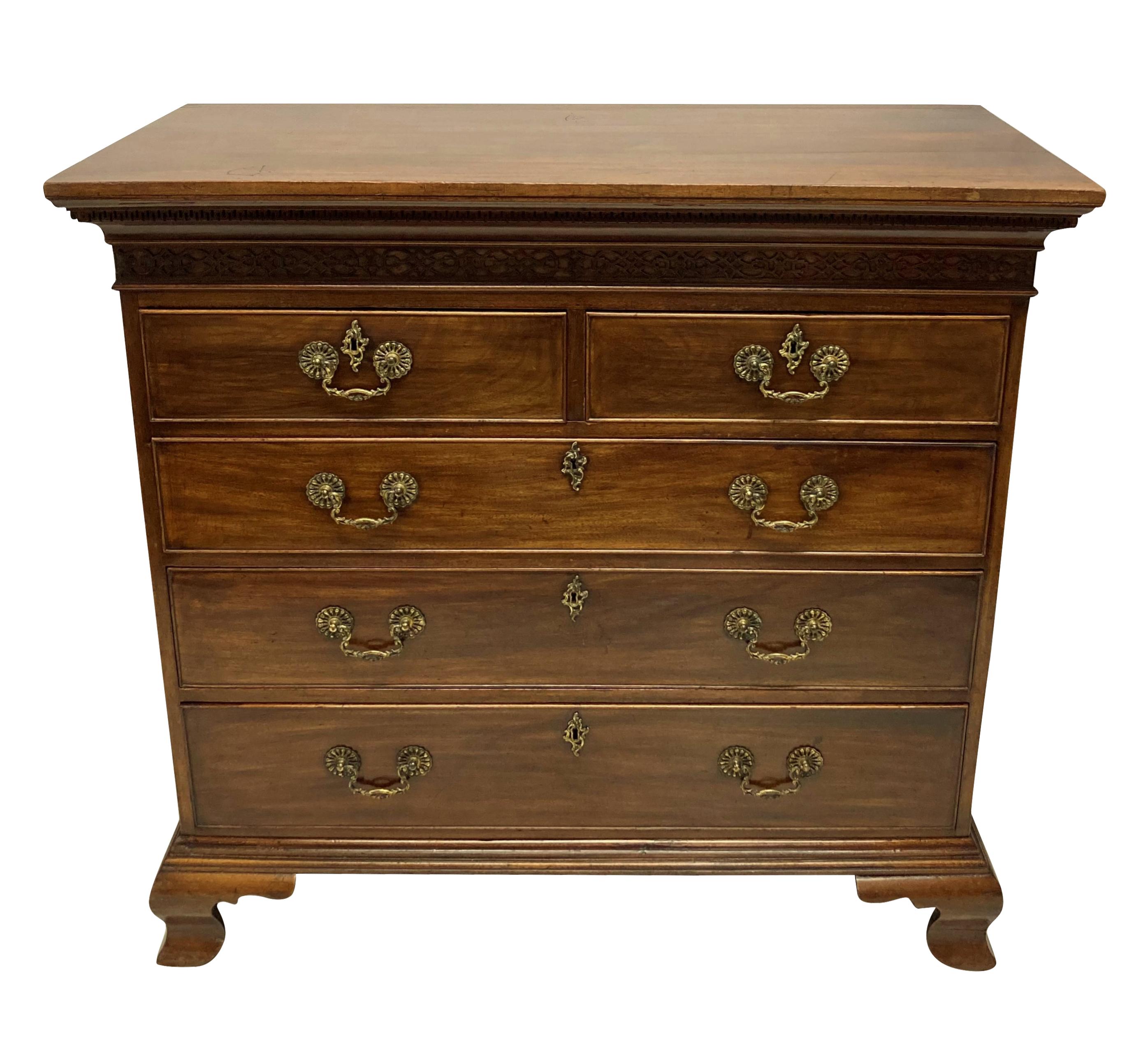 Georgian Chippendale Period Chest of Drawers For Sale 1