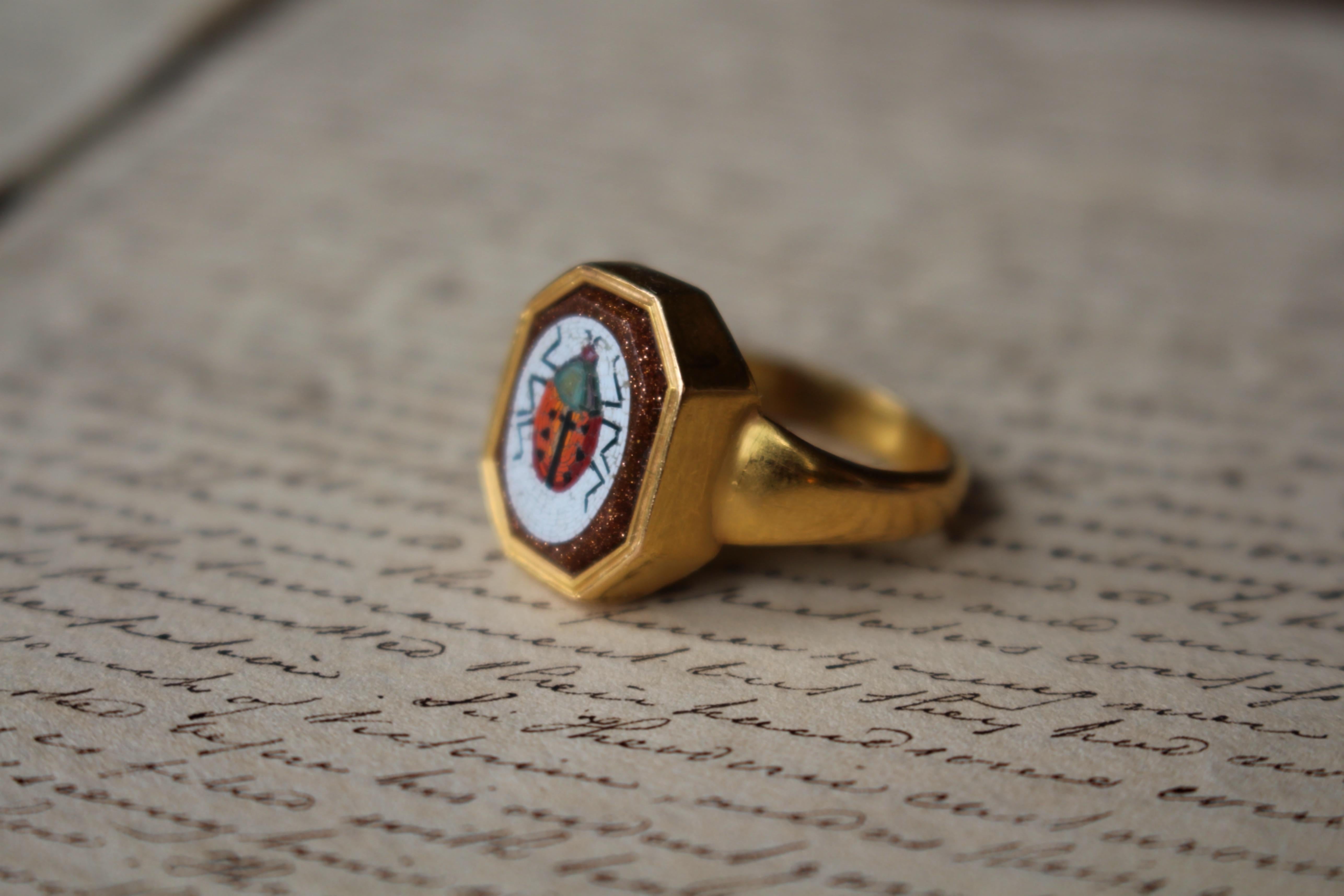 Georgian Circa 1790 Italian Grand Tour Micro Mosaic Lady Bird 22 Carat Ring In Good Condition For Sale In Lowestoft, GB
