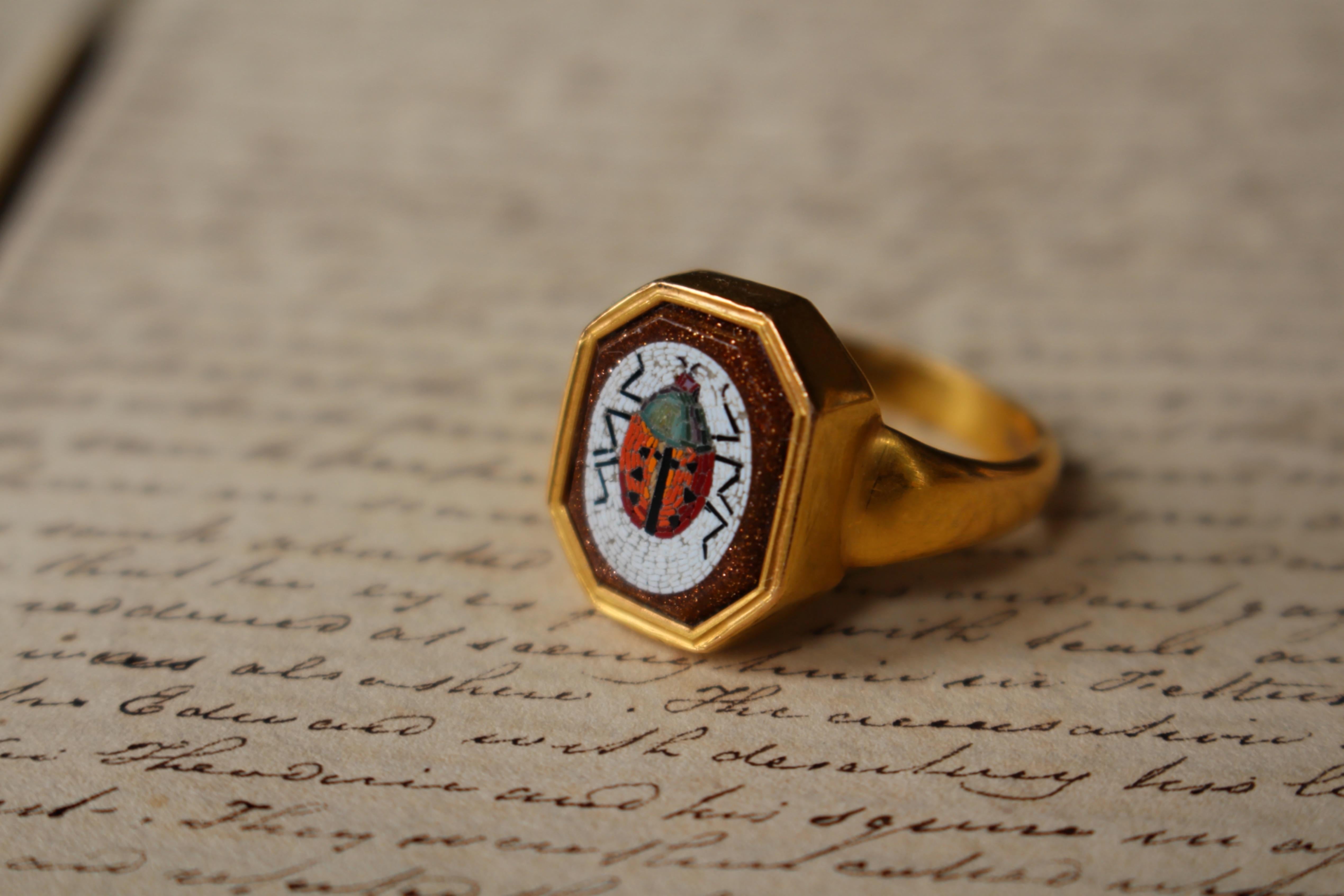 Georgian Circa 1790 Italian Grand Tour Micro Mosaic Lady Bird 22 Carat Ring For Sale 2