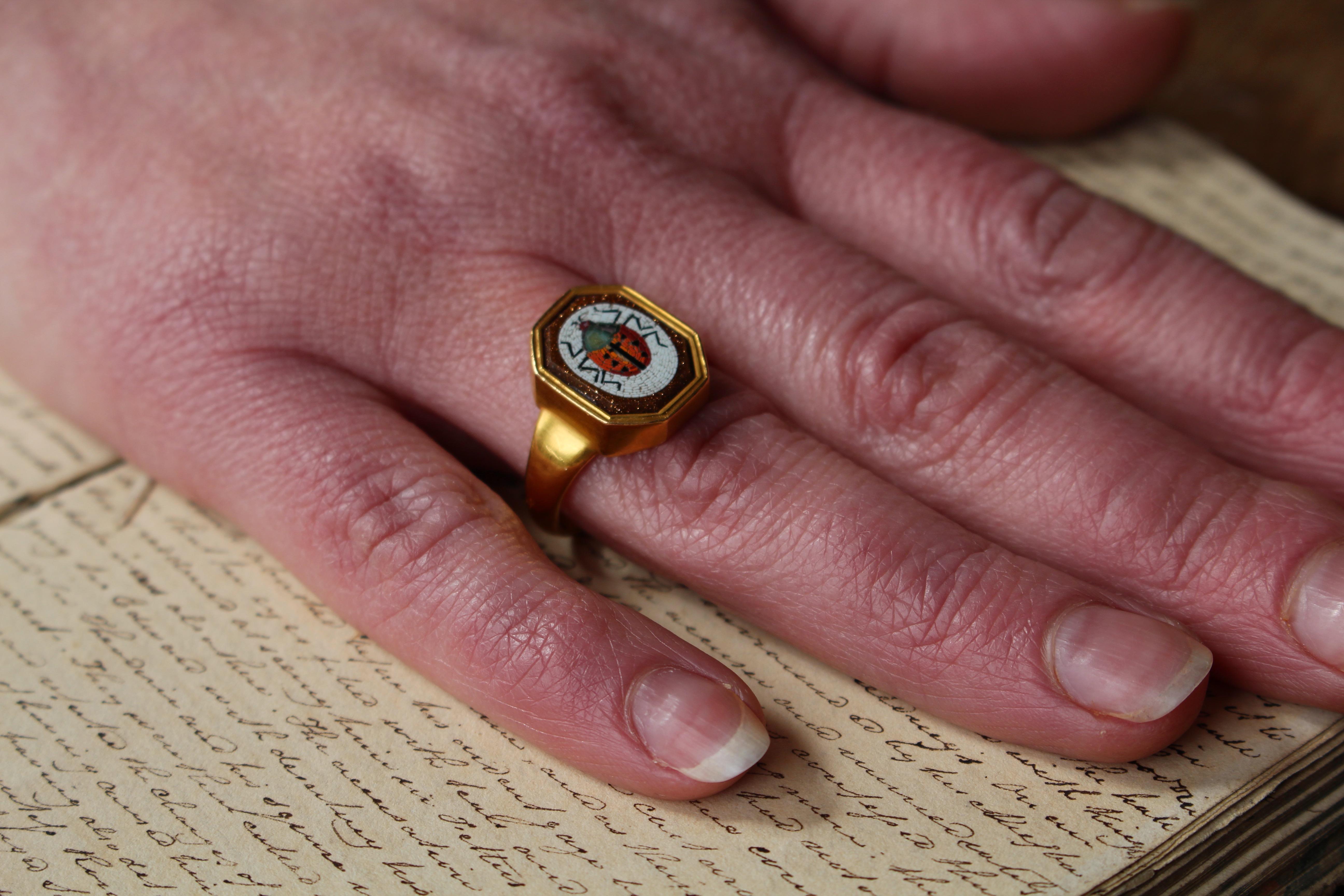 Georgian Circa 1790 Italian Grand Tour Micro Mosaic Lady Bird 22 Carat Ring For Sale 3