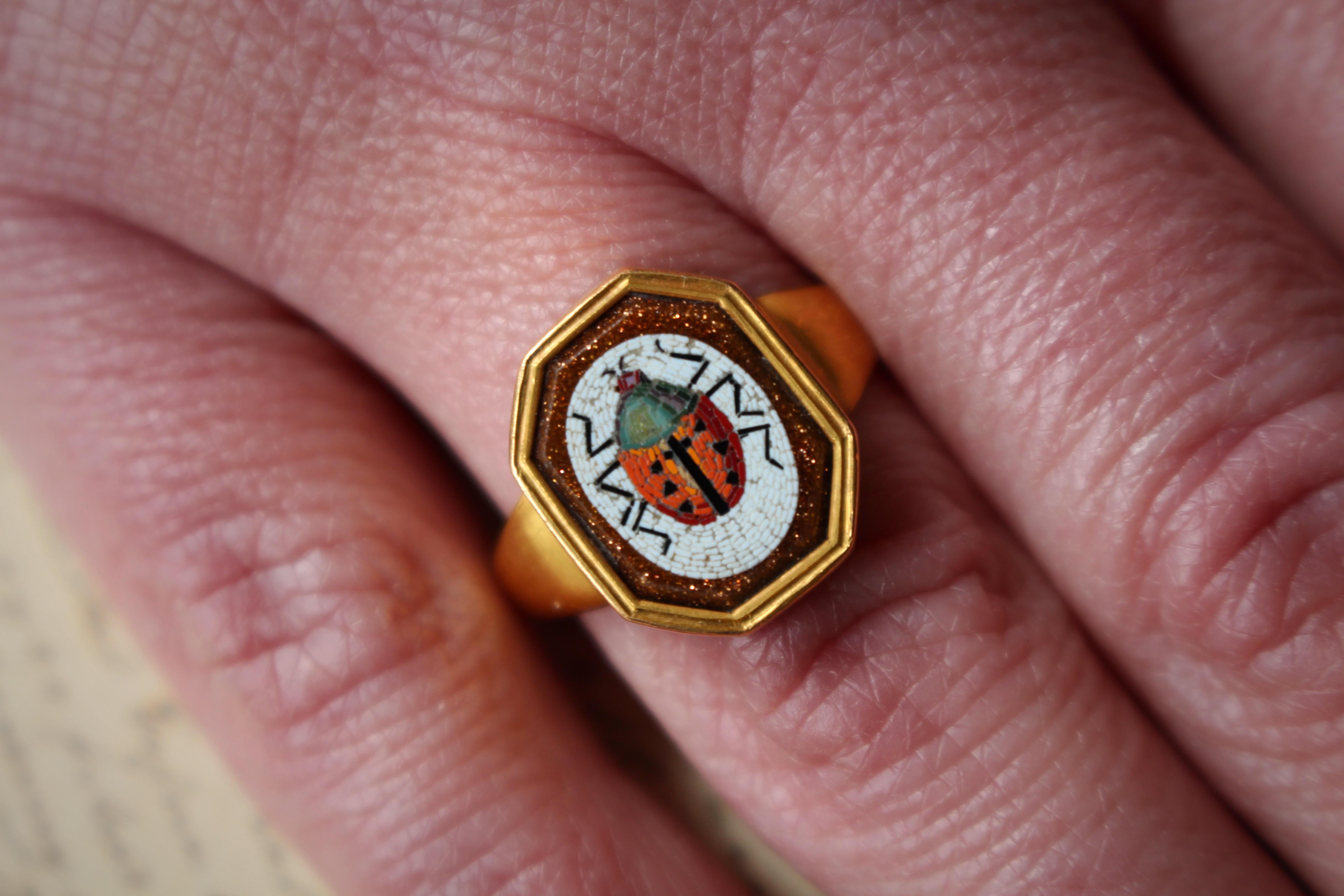 Georgian Circa 1790 Italian Grand Tour Micro Mosaic Lady Bird 22 Carat Ring For Sale 4