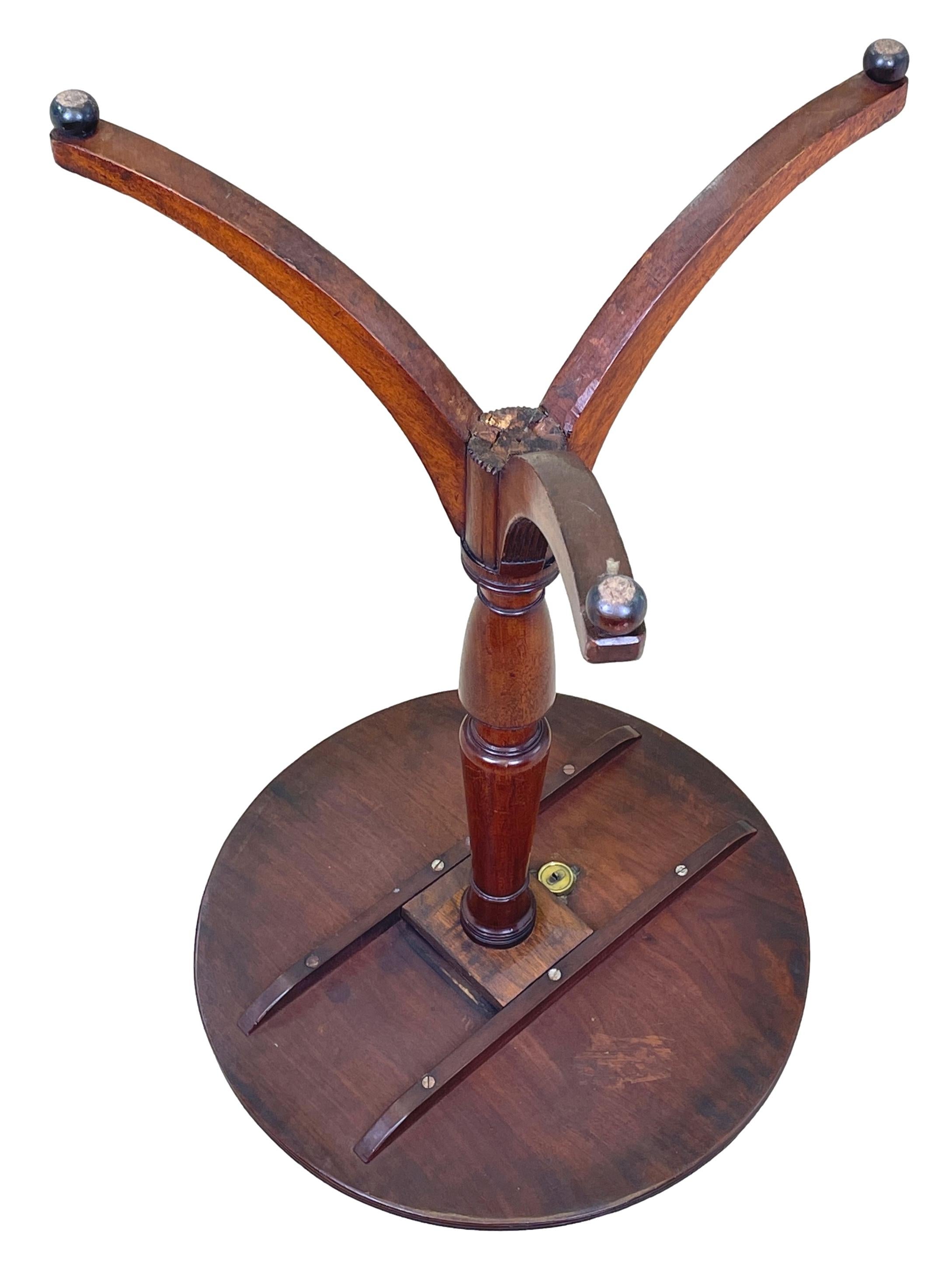 Georgian Circular Mahogany Wine Table For Sale 1