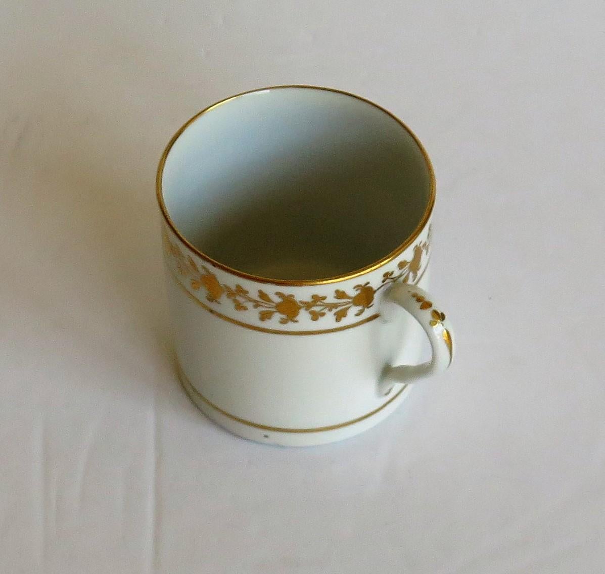 Boîte à café géorgienne en porcelaine de Coalport Porcelain, motif doré à la main, anglais circa 1807 en vente 3