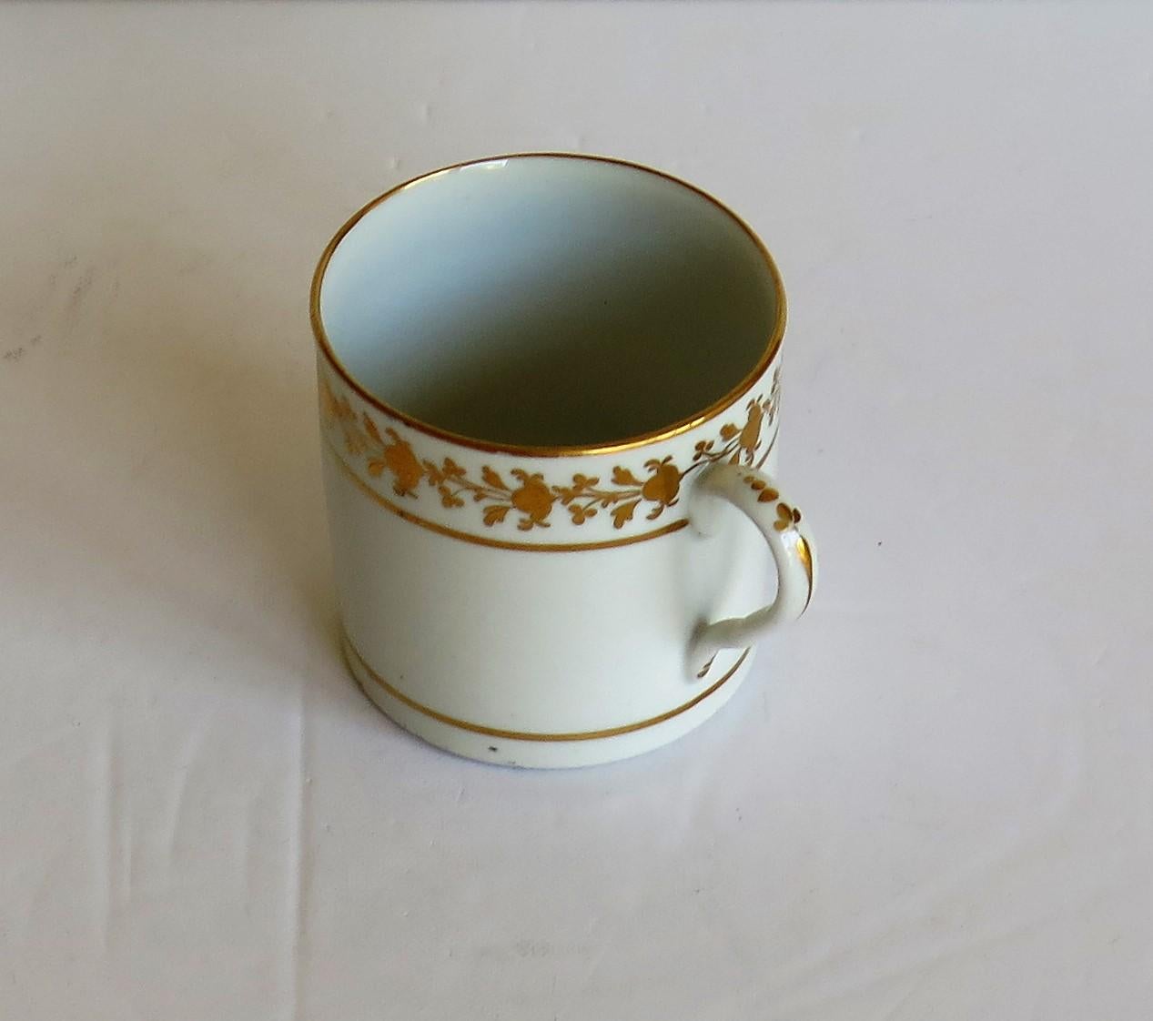 Boîte à café géorgienne en porcelaine de Coalport Porcelain, motif doré à la main, anglais circa 1807 en vente 4