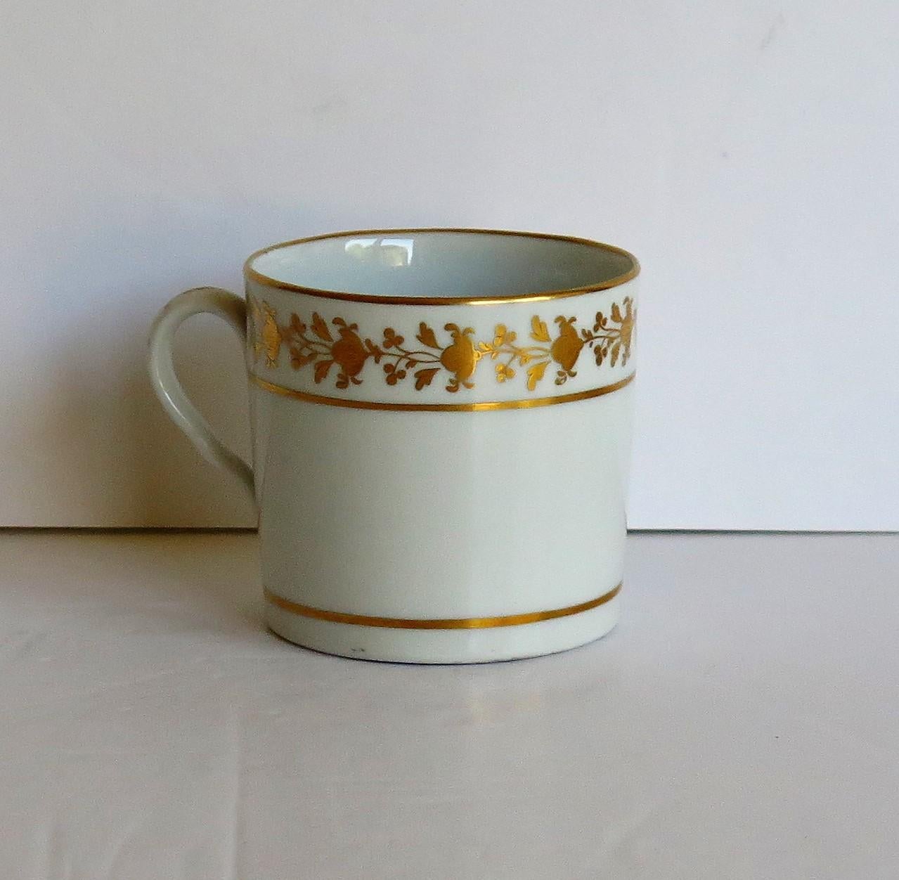 XIXe siècle Boîte à café géorgienne en porcelaine de Coalport Porcelain, motif doré à la main, anglais circa 1807 en vente