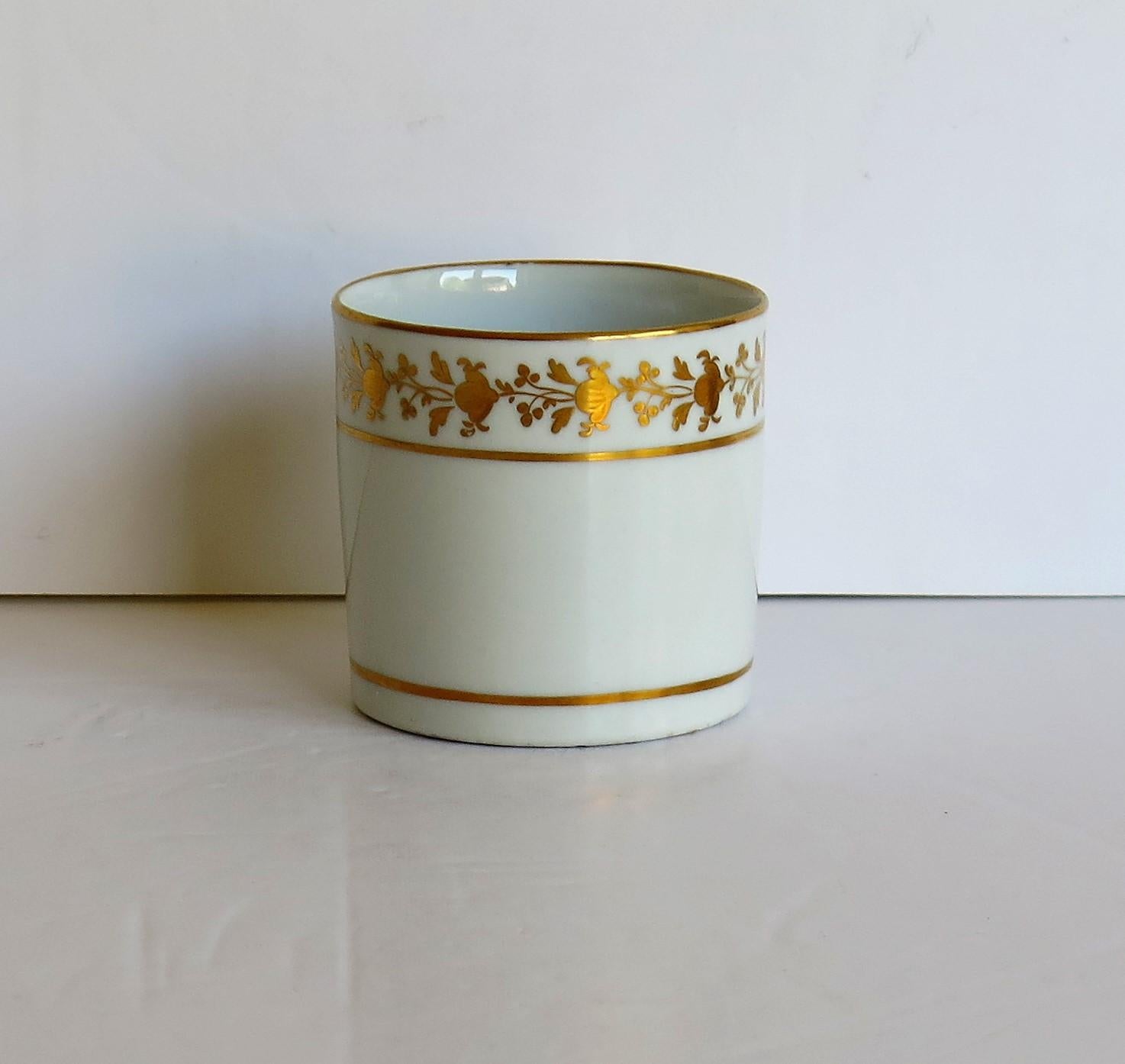 Georgian Coalport Porcelain Coffee Can Hand Gilded Pattern, English circa 1807 For Sale 1
