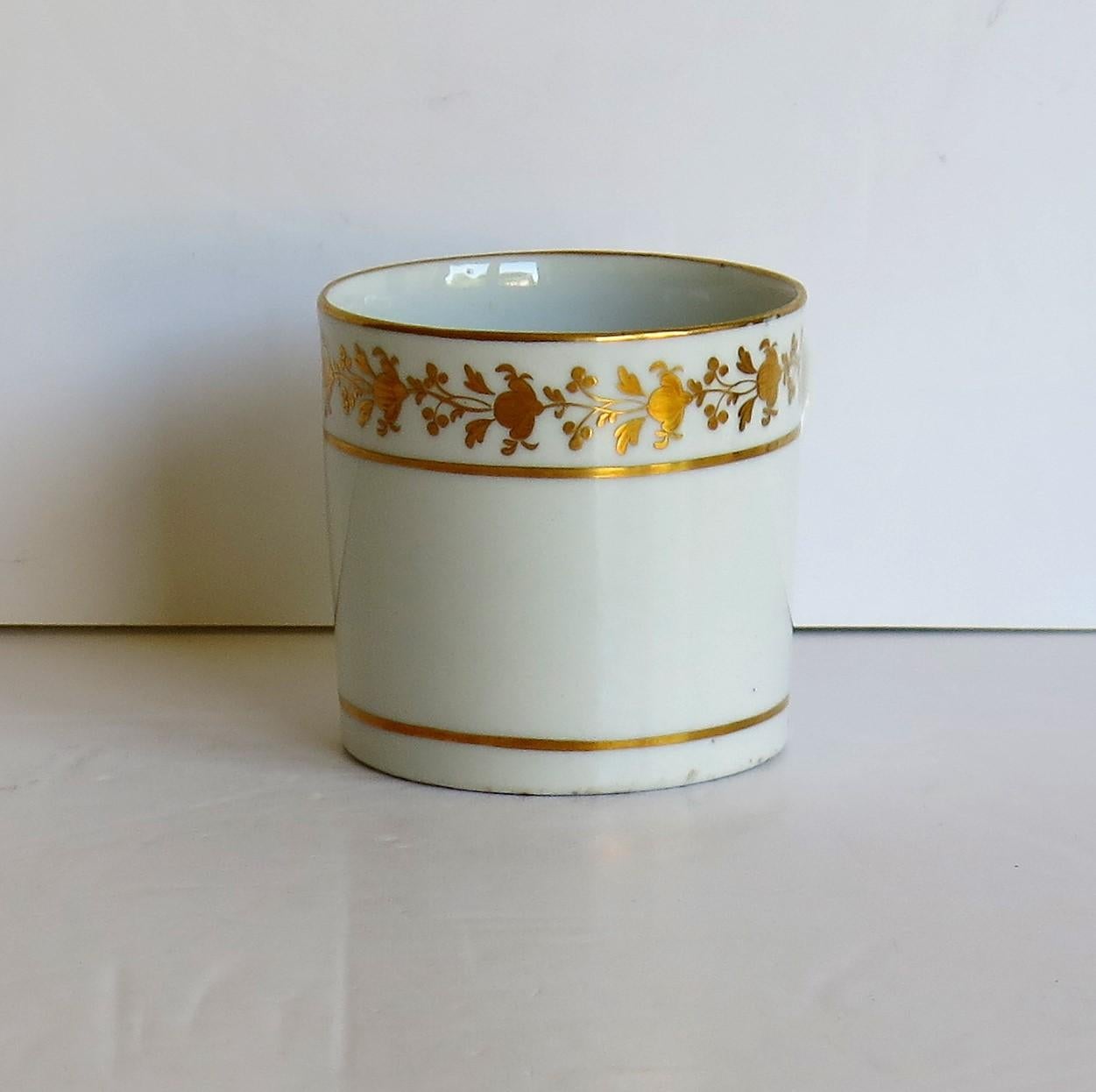 Georgian Coalport Porcelain Coffee Can Hand Gilded Pattern, English circa 1807 For Sale 2