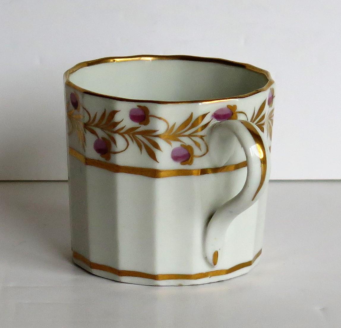 Georgian Coalport Porcelain Trio Hand Painted and Gilded, circa 1790-1800 For Sale 3