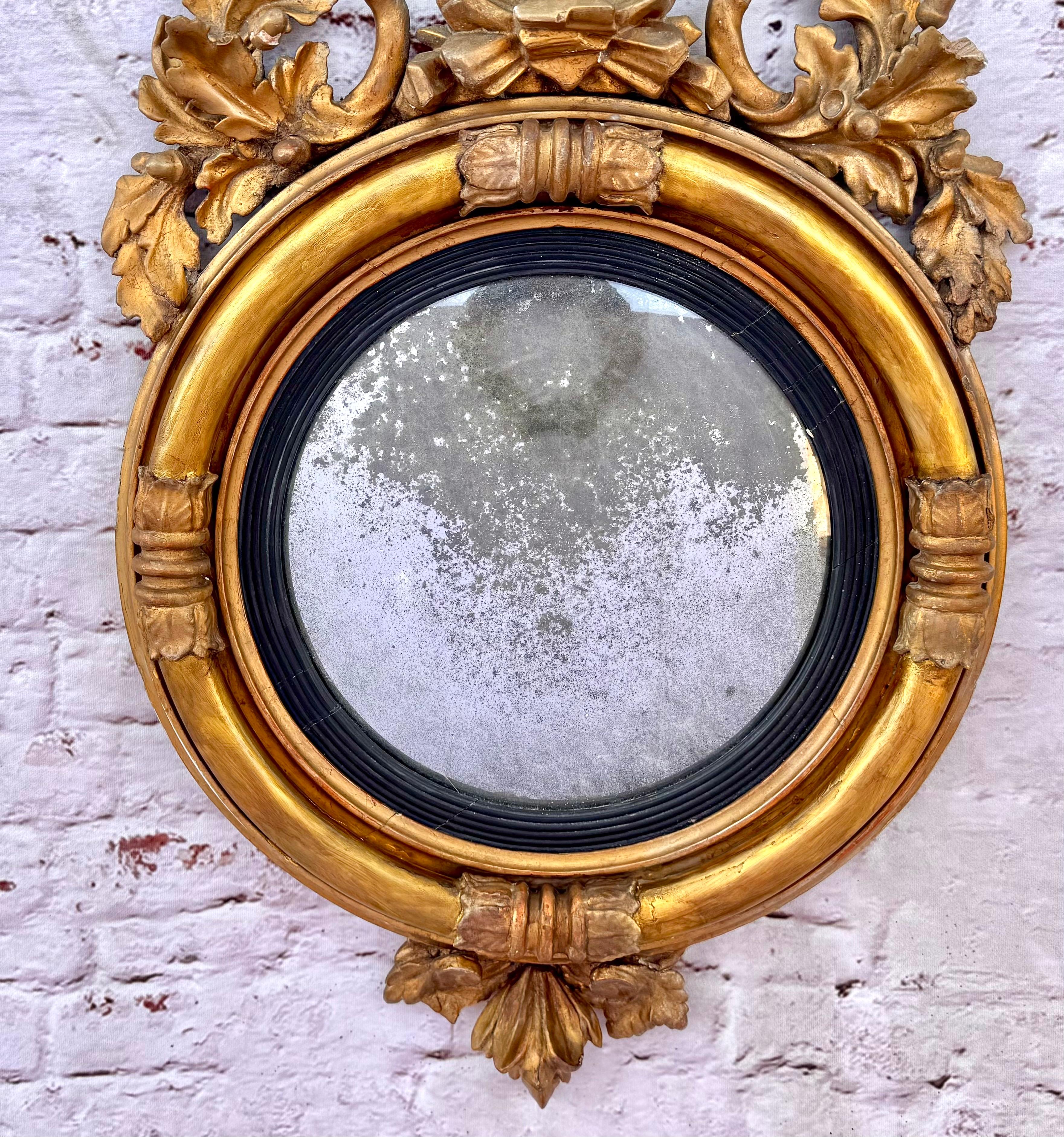 Georgian Convex Giltwood Bullseye Mirror with a Dragon For Sale 2