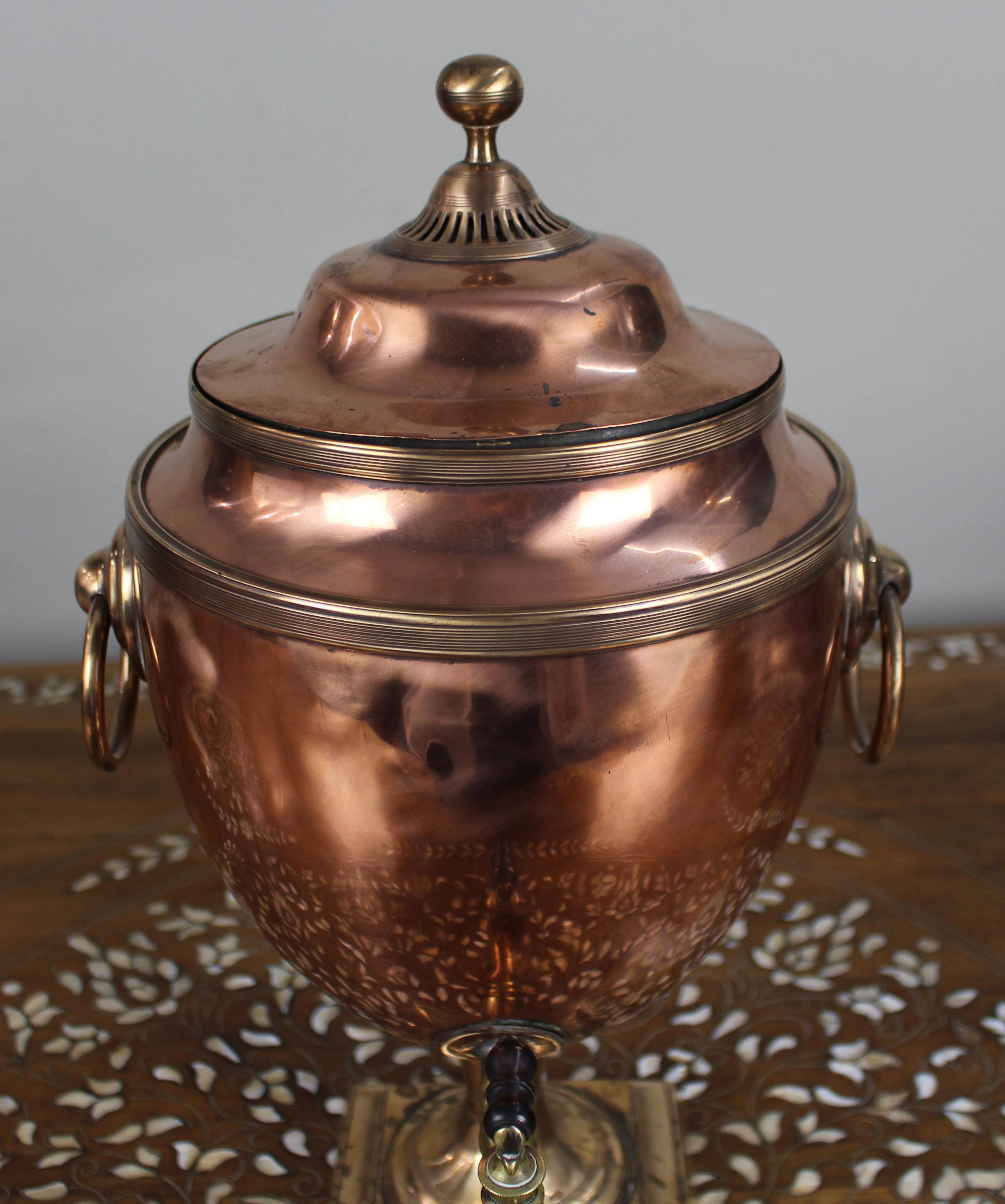 Britannico Samovar georgiano in rame e ottone del 1810 circa in vendita
