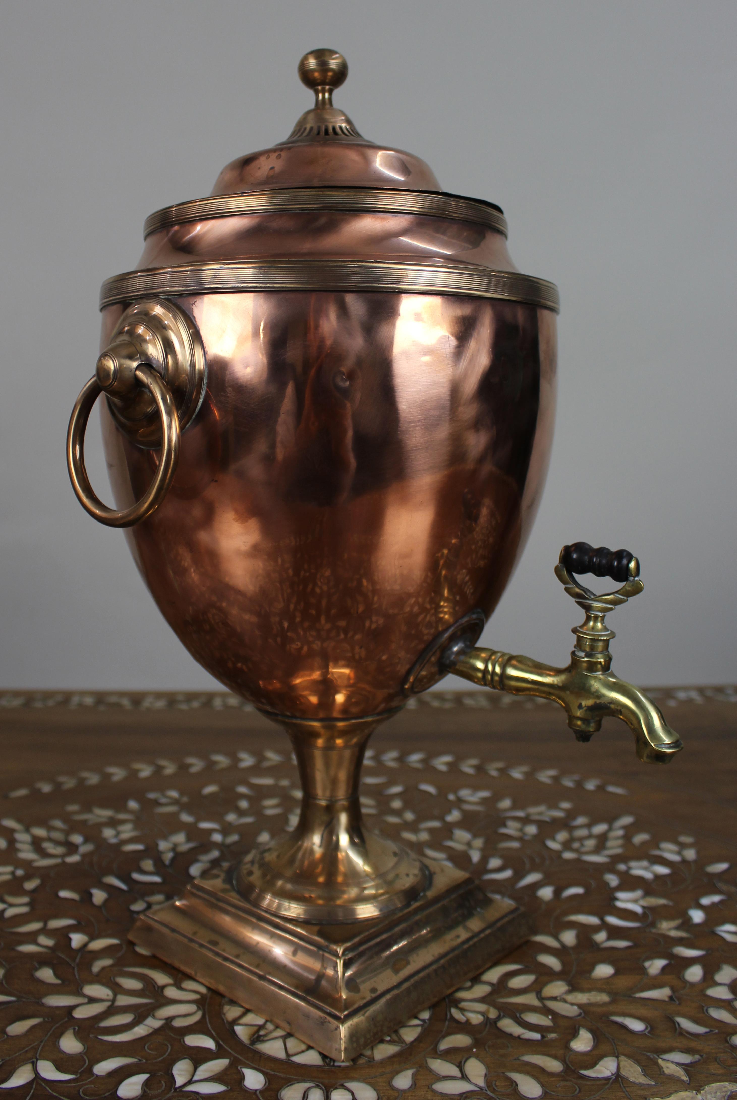 Samovar georgiano in rame e ottone del 1810 circa In condizioni buone in vendita a Worcester, GB