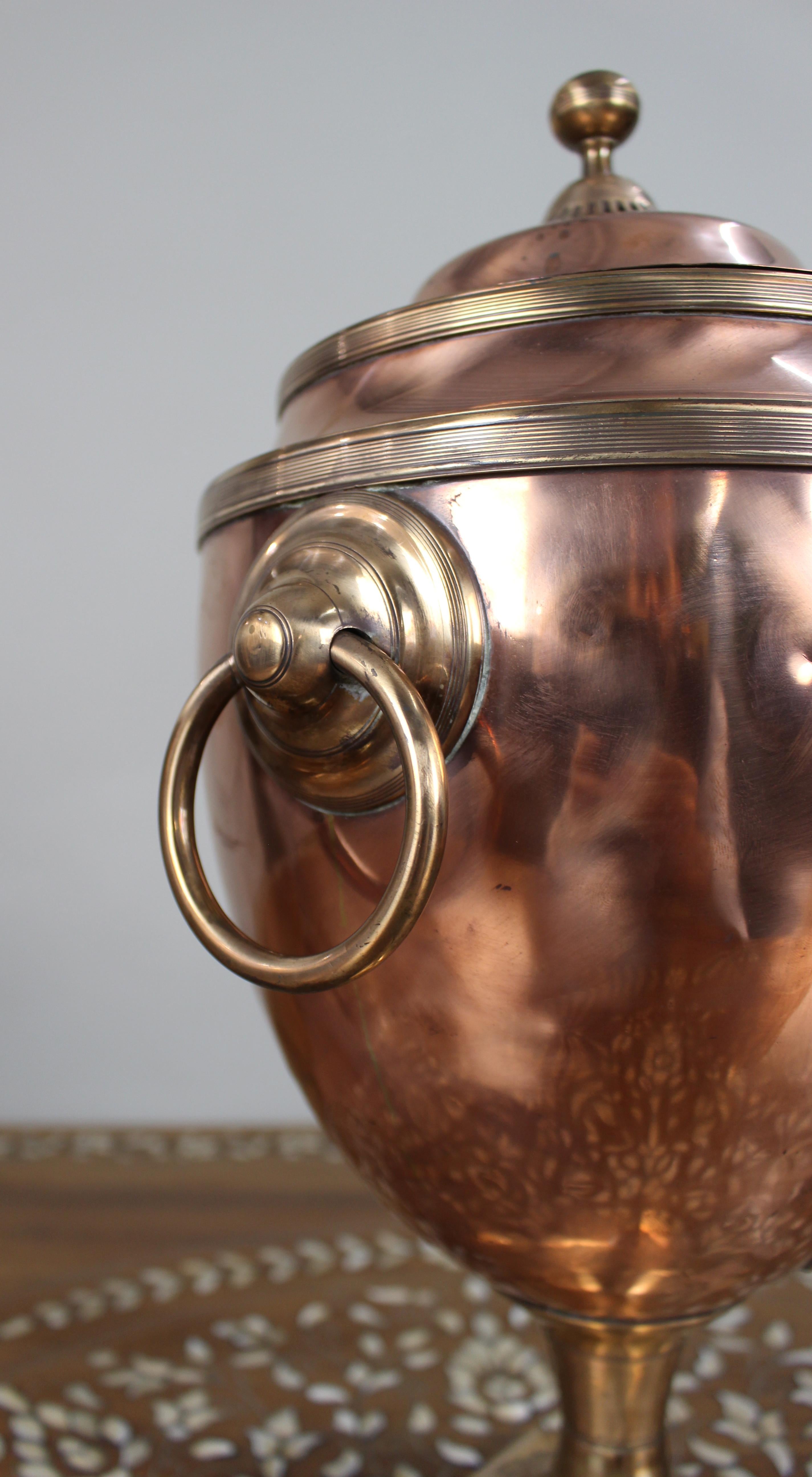 XIX secolo Samovar georgiano in rame e ottone del 1810 circa in vendita