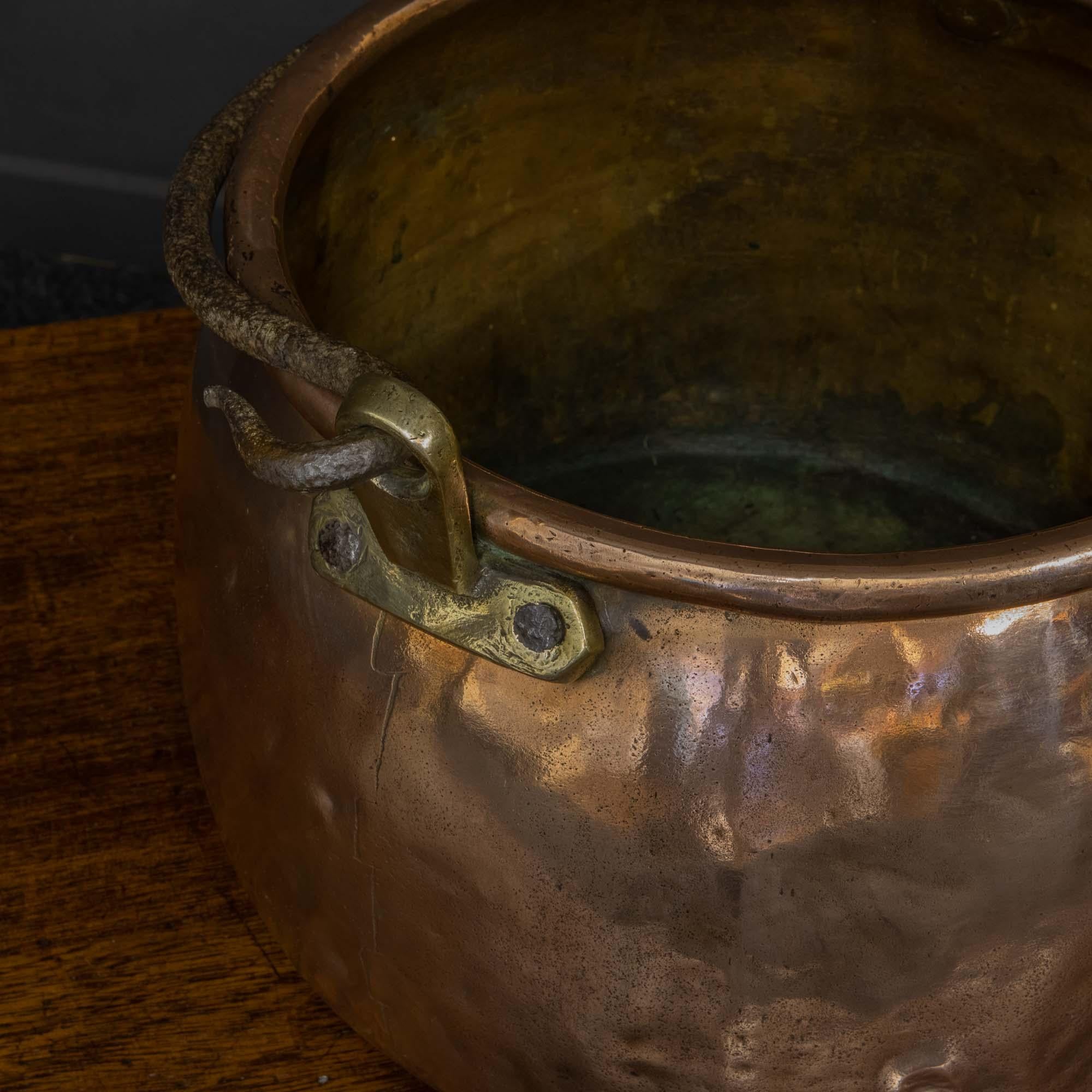 British Georgian Copper Pot For Sale