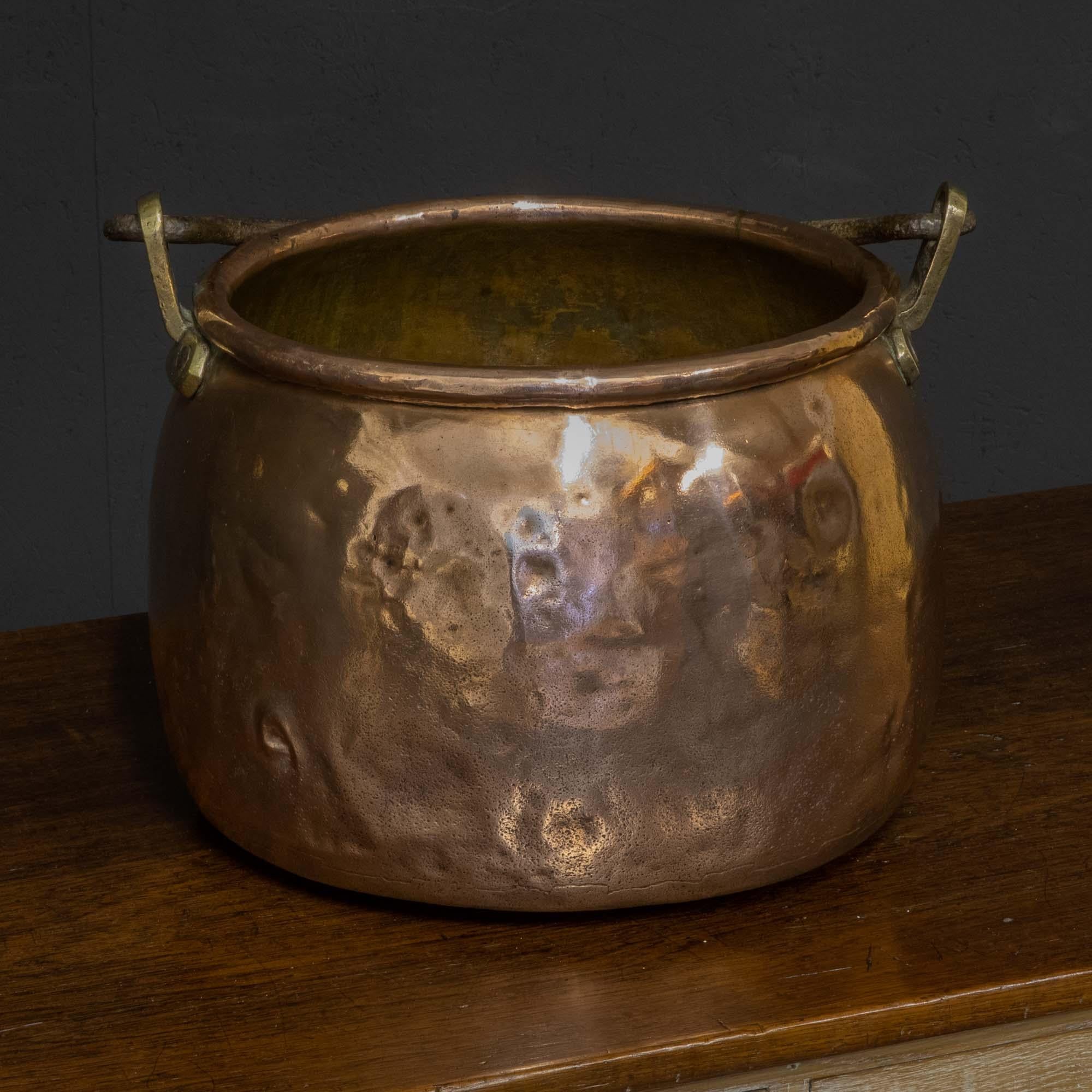 19th Century Georgian Copper Pot For Sale