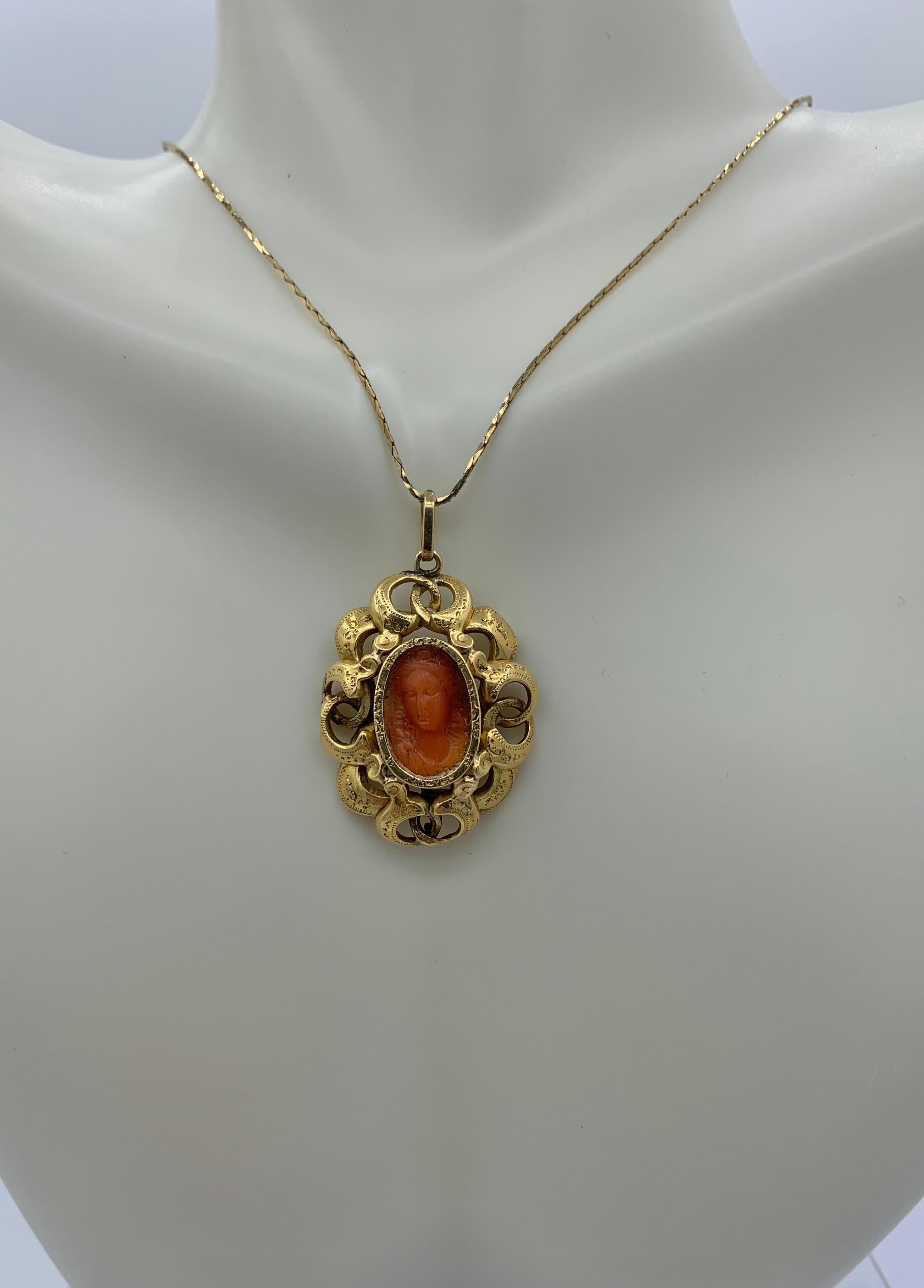 Collier pendentif femme néoclassique géorgien camée en or 18 carats Bon état - En vente à New York, NY