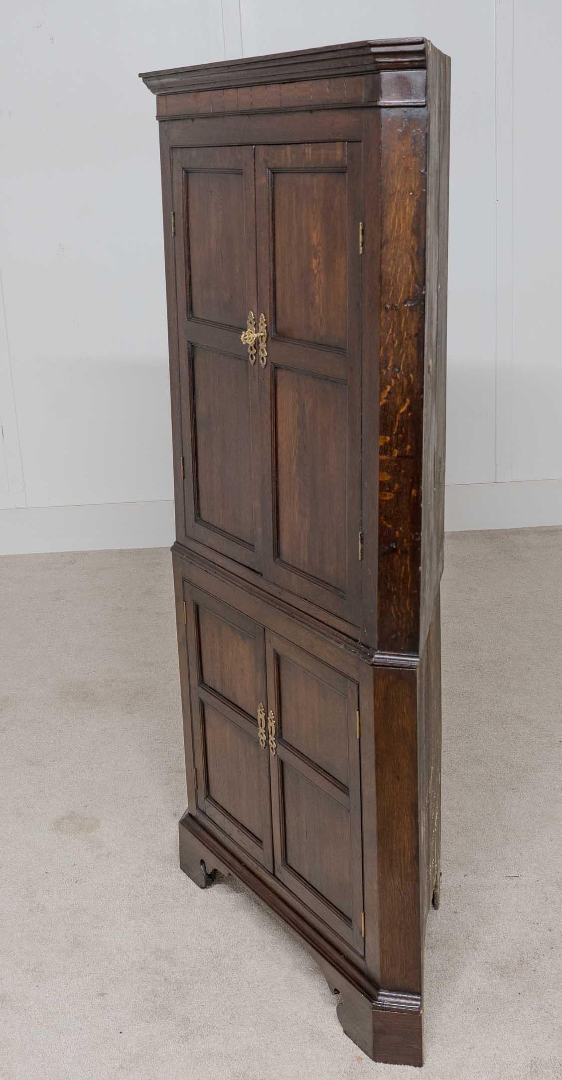 Georgian Corner Cabinet Oak Antique Period 1790 In Good Condition For Sale In Potters Bar, GB
