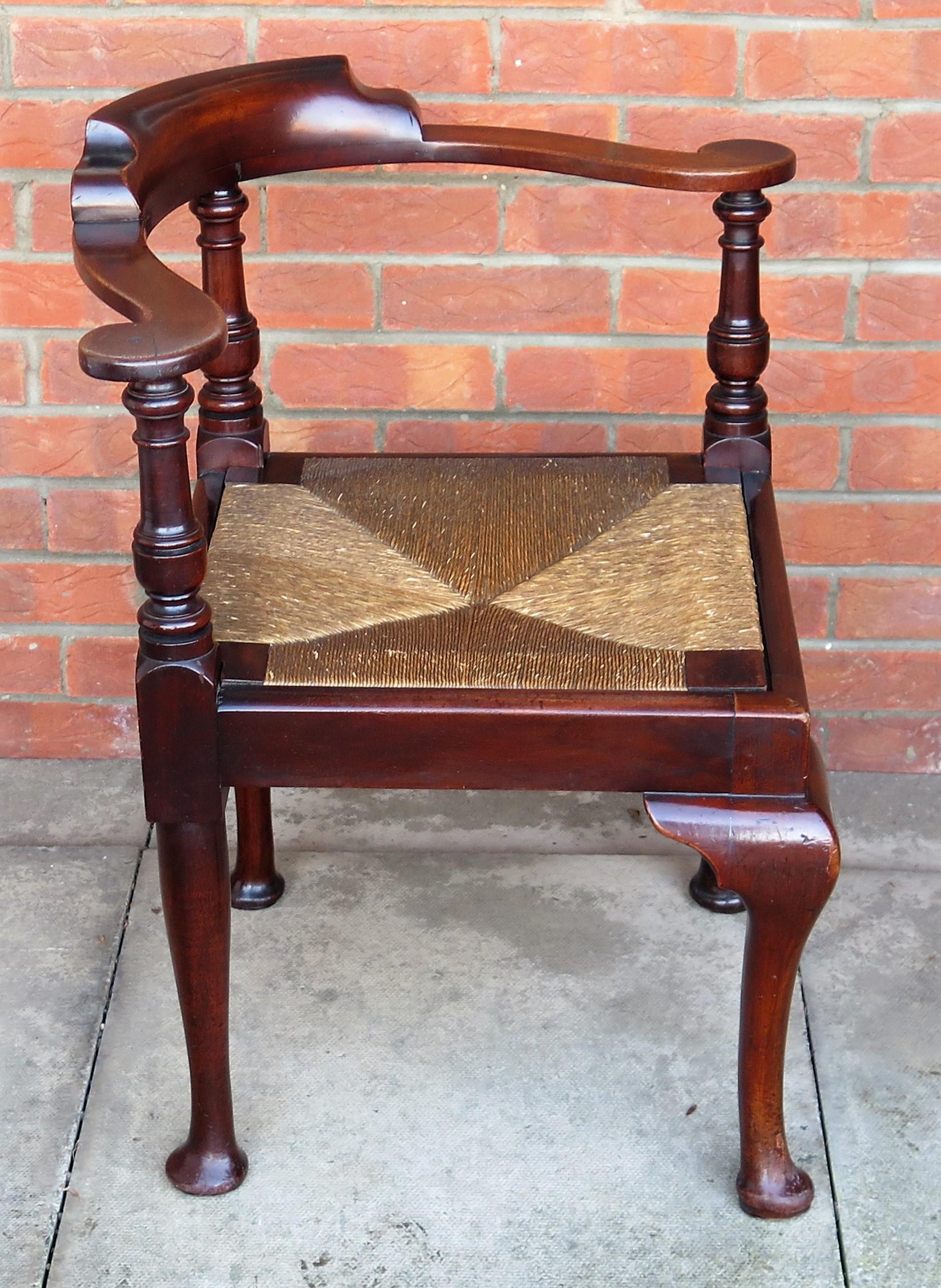 Georgian Corner Chair or Armchair in walnut with Rush Seat, English circa 1780 In Good Condition In Lincoln, Lincolnshire